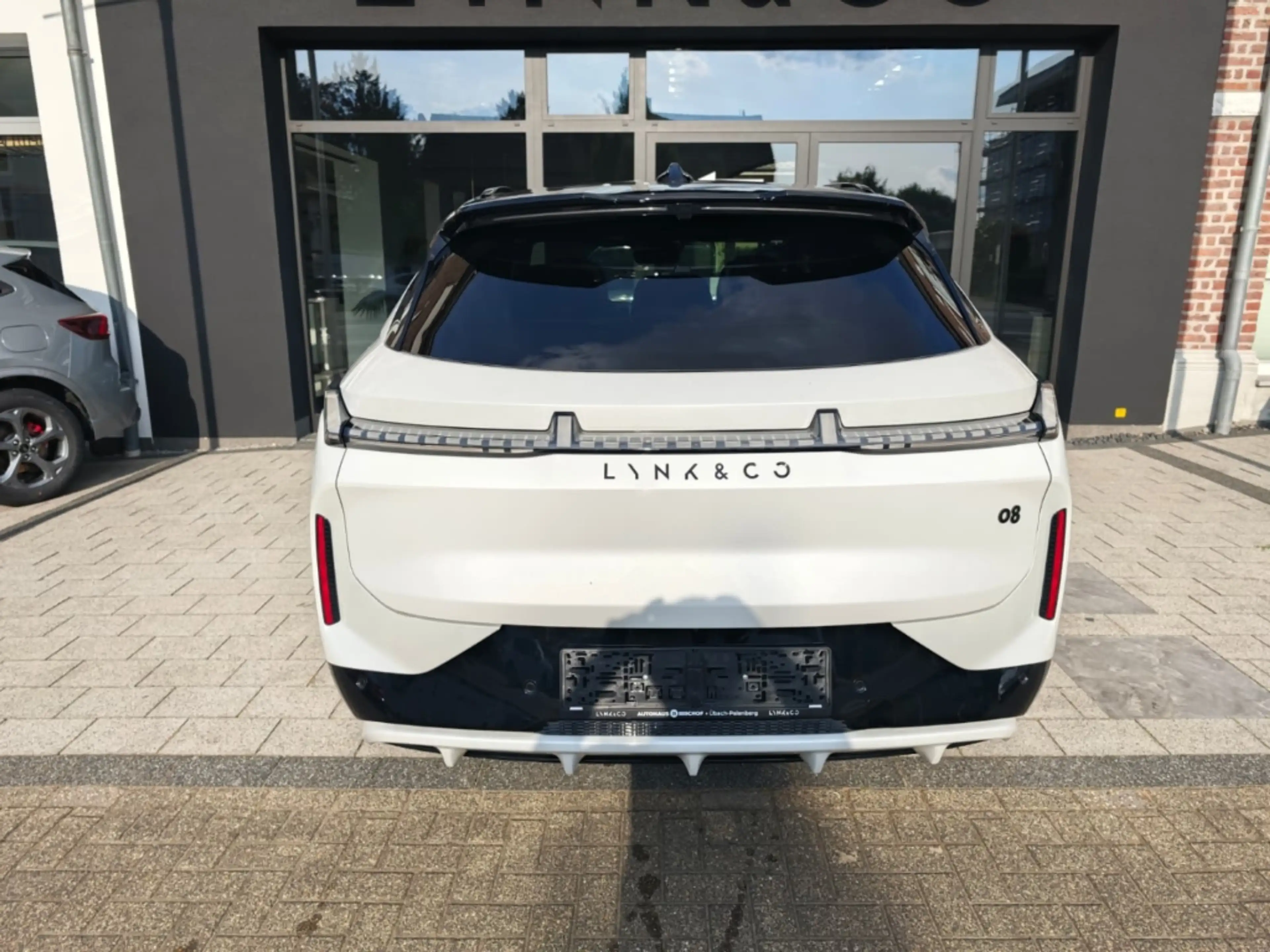 Lynk & Co 08 Core 1.5 T PHEV 257 kW El. Panodach Navi Leder Dig — photo 8