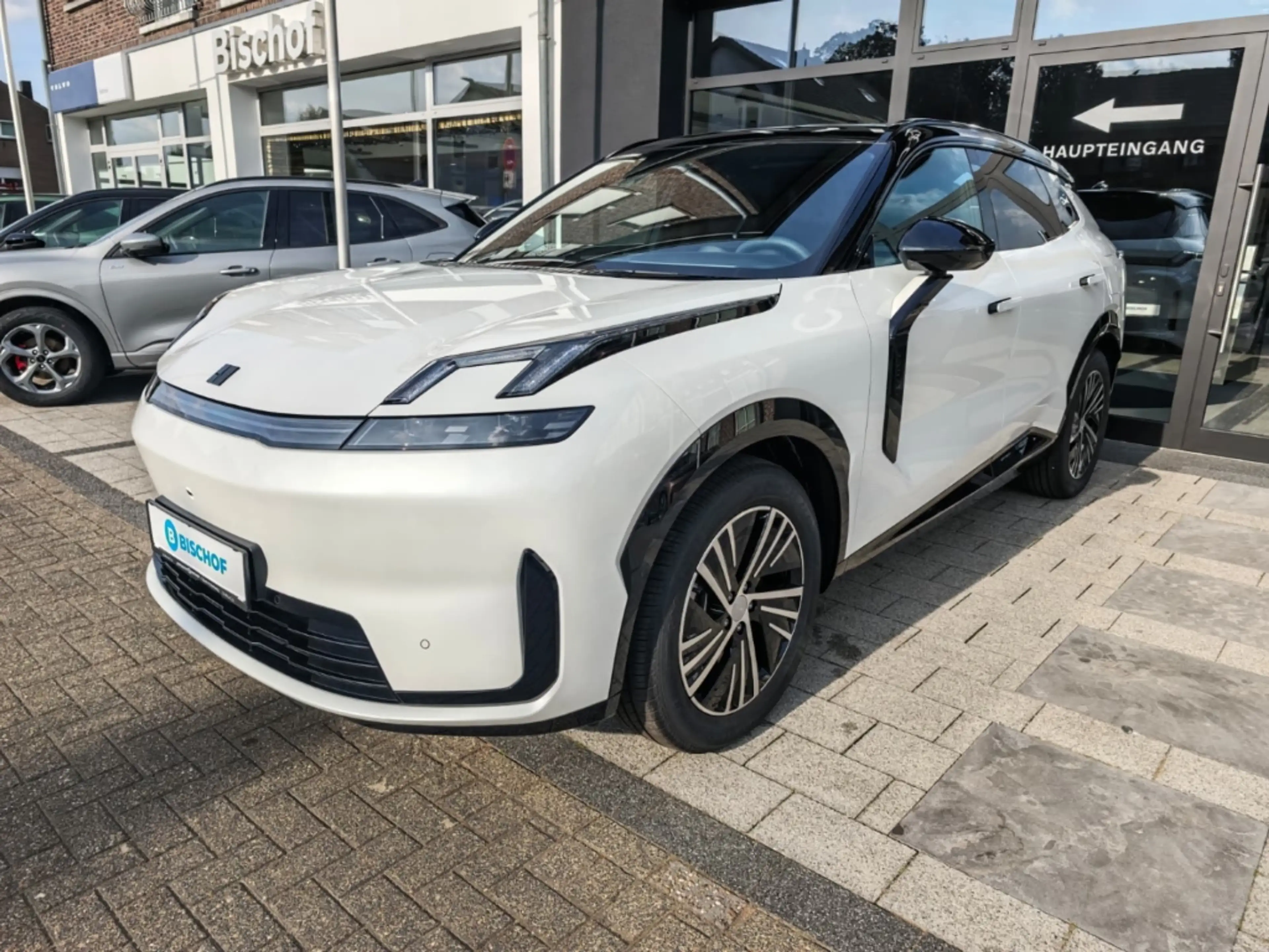 Lynk & Co 08 Core 1.5 T PHEV 257 kW El. Panodach Navi Leder Dig — photo 2