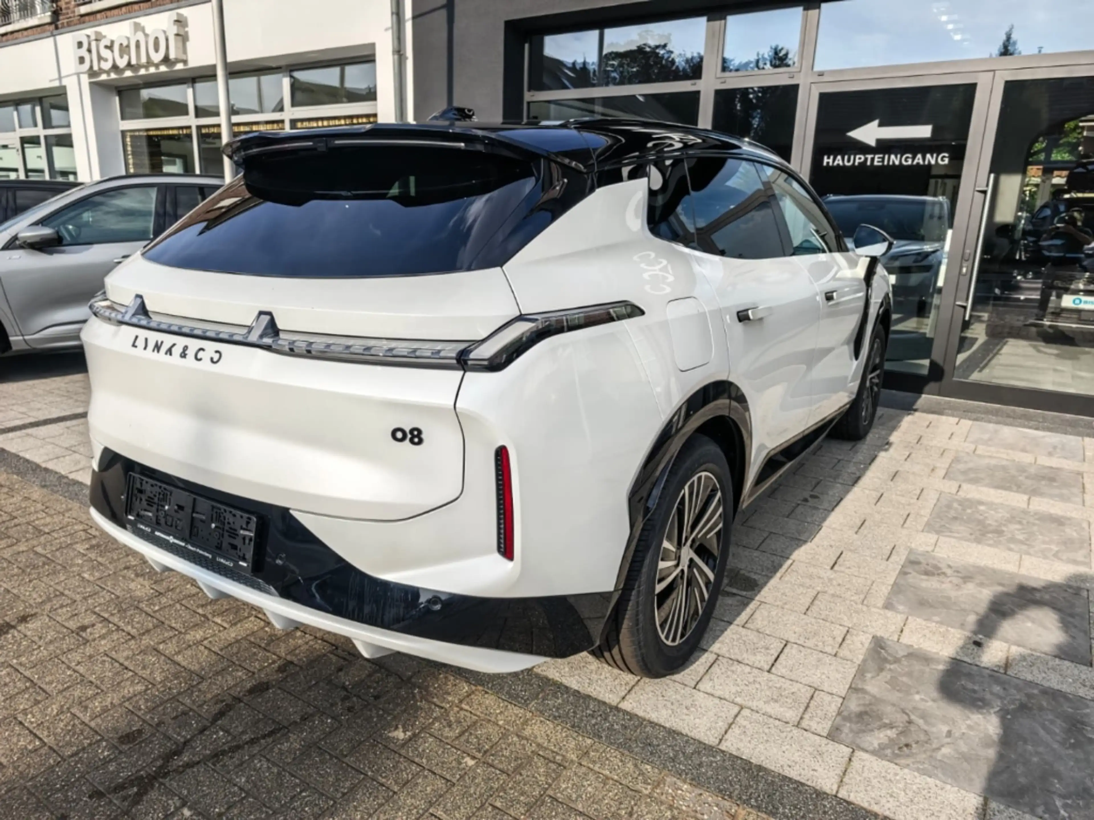 Lynk & Co 08 Core 1.5 T PHEV 257 kW El. Panodach Navi Leder Dig — photo 9
