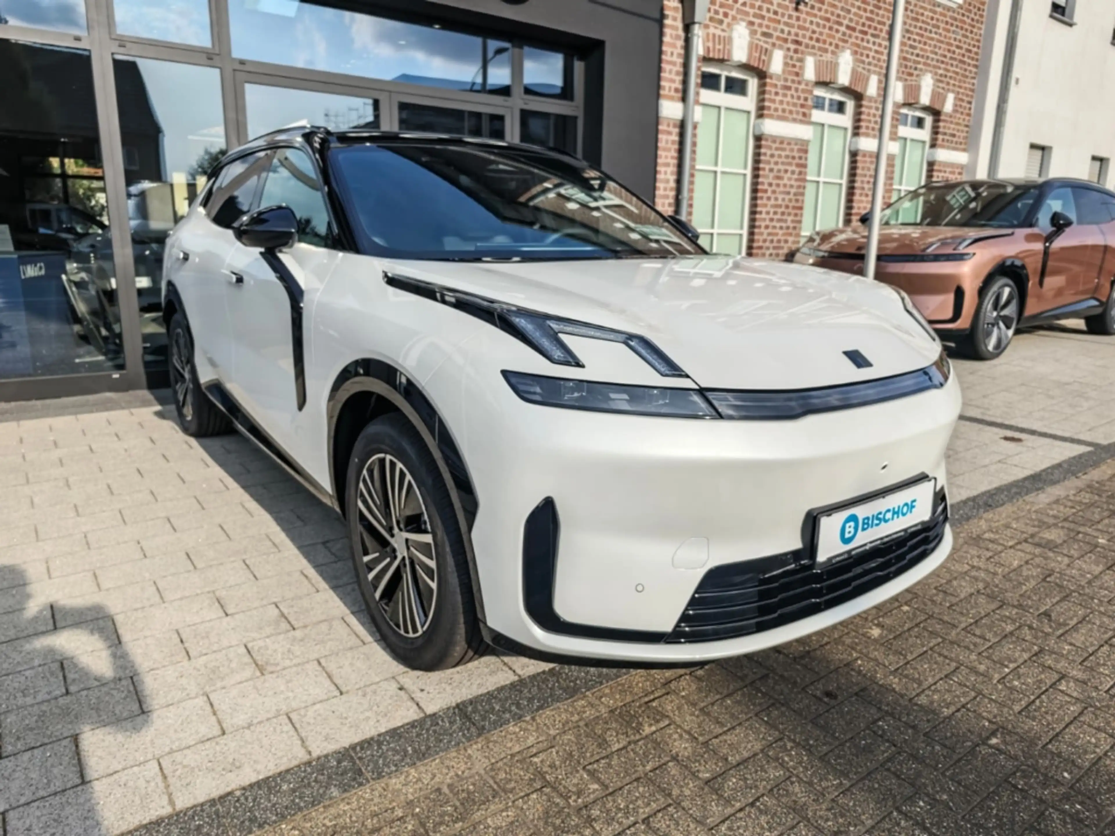 Lynk & Co 08 Core 1.5 T PHEV 257 kW El. Panodach Navi Leder Dig — photo 10