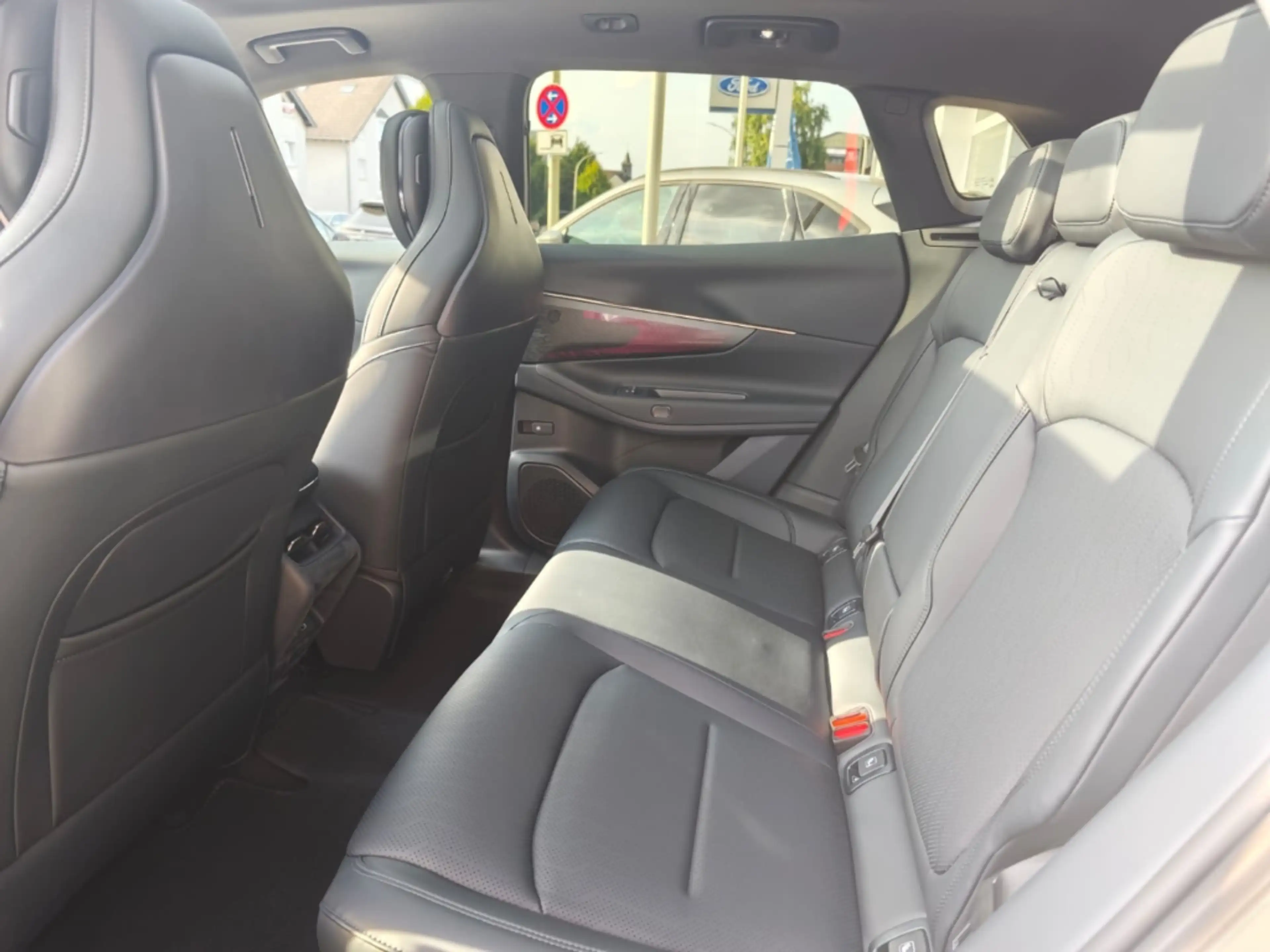 Lynk & Co 08 Core 1.5 T PHEV 257 kW El. Panodach Navi Leder Dig — photo 15