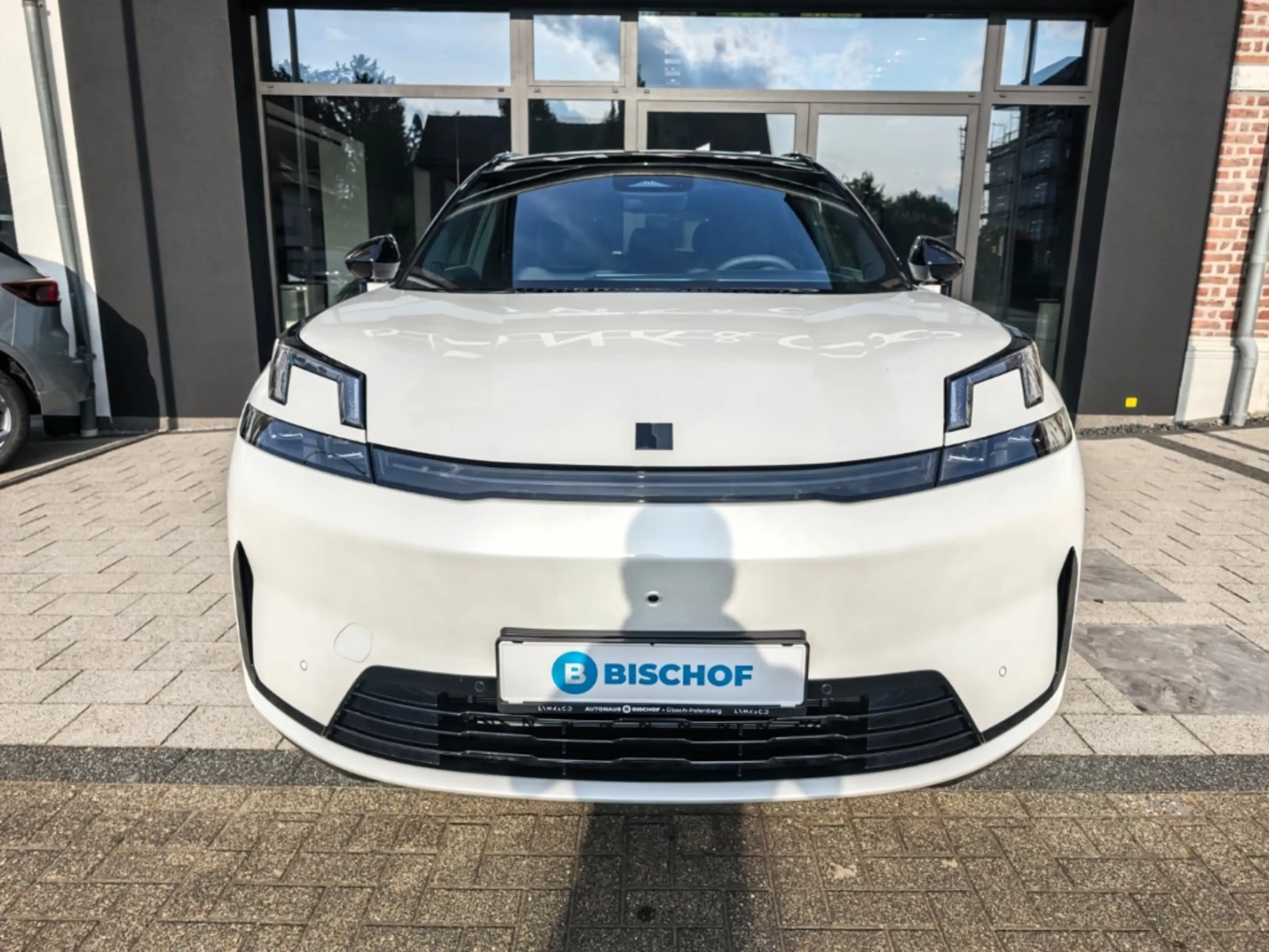 Lynk & Co 08 Core 1.5 T PHEV 257 kW El. Panodach Navi Leder Dig — photo 3