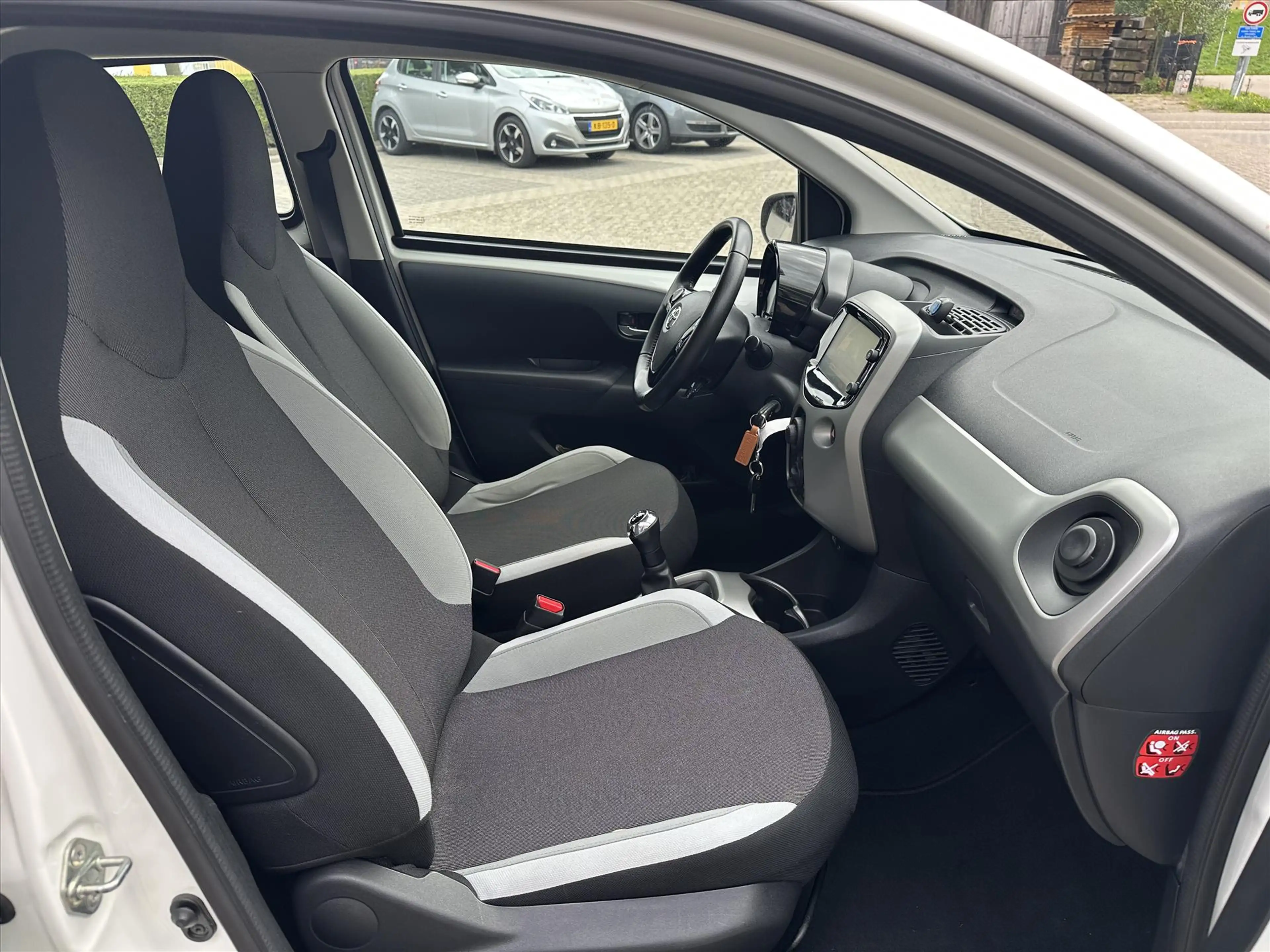 Toyota Aygo 1.0 VVT-i 69pk 5D x-cite — photo 13
