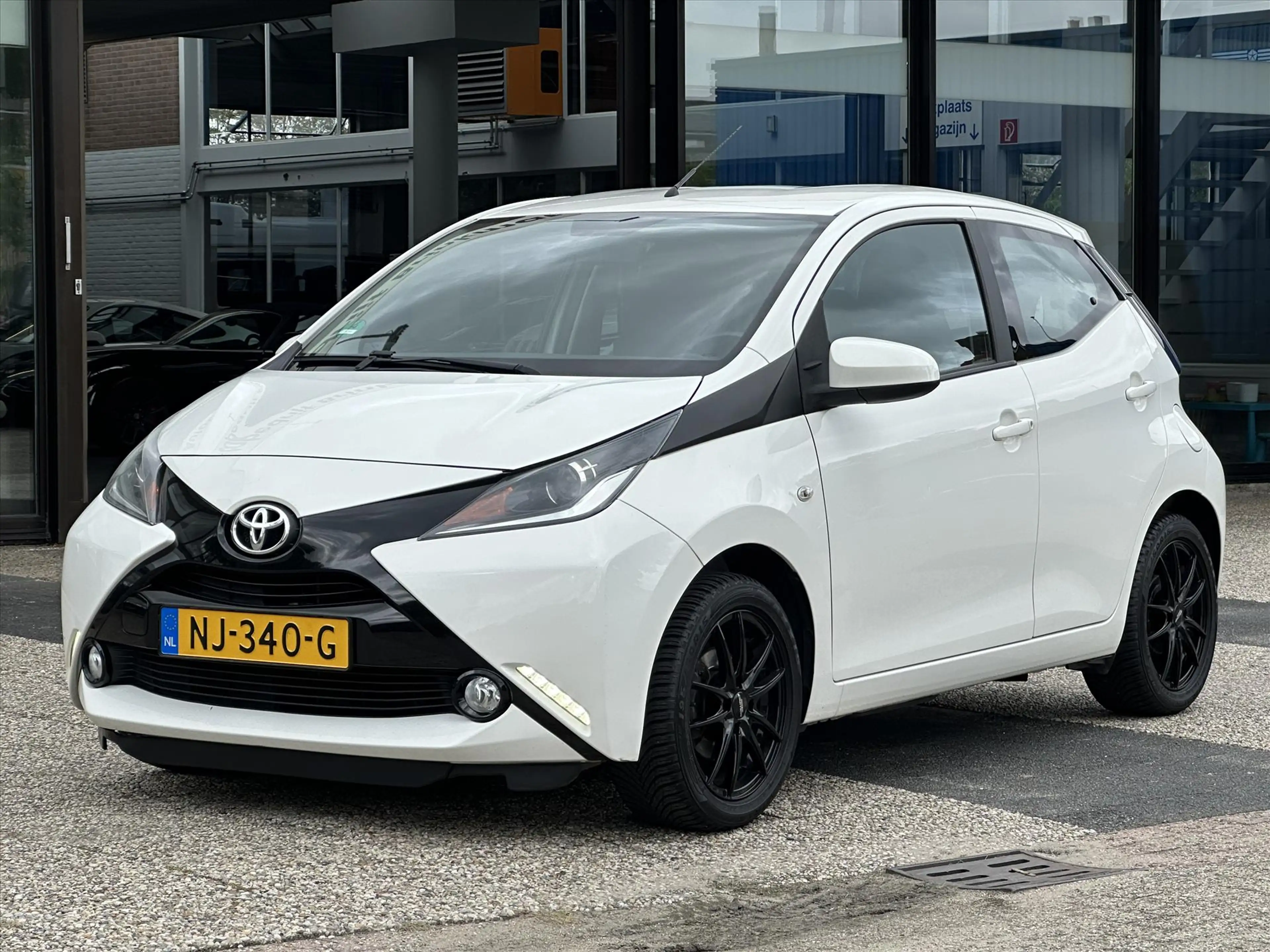 Toyota Aygo 1.0 VVT-i 69pk 5D x-cite — photo 2