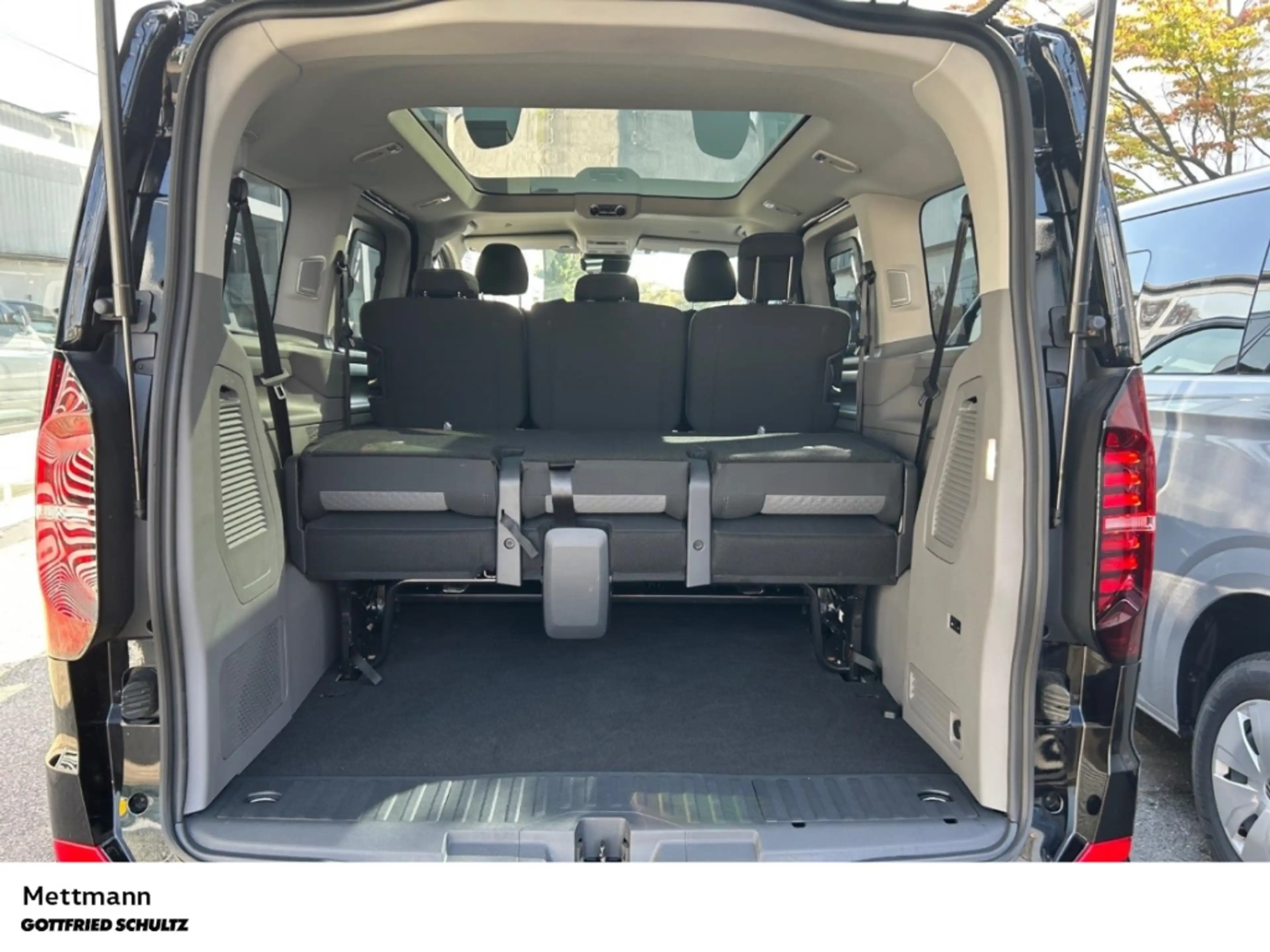 Volkswagen T7 Caravelle 2 0 TDI 8-Sitz DSG LED NAVI PANO AHK ASSP H&KHeck- — photo 8