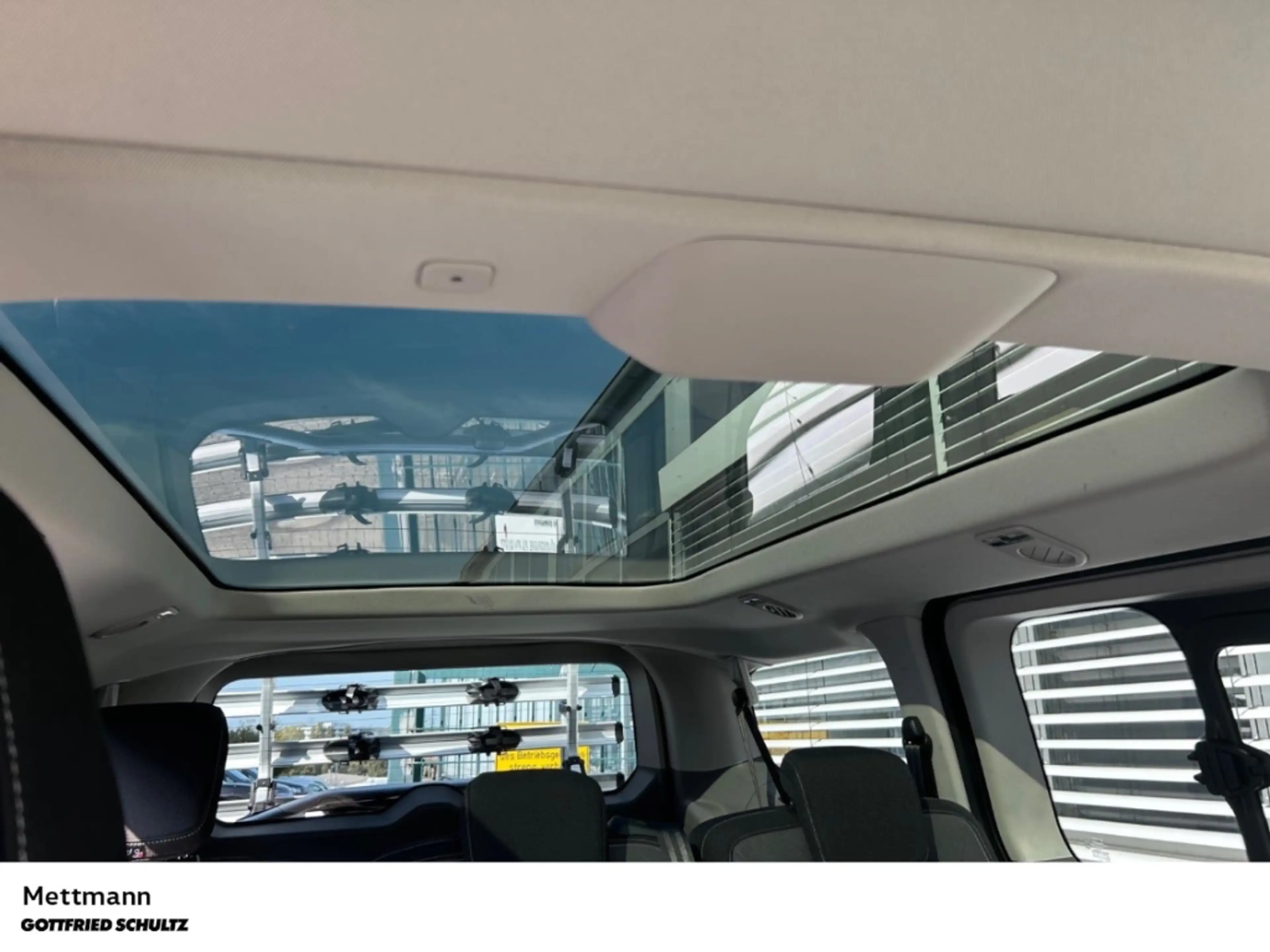 Volkswagen T7 Caravelle 2 0 TDI 8-Sitz DSG LED NAVI PANO AHK ASSP H&KHeck- — photo 11