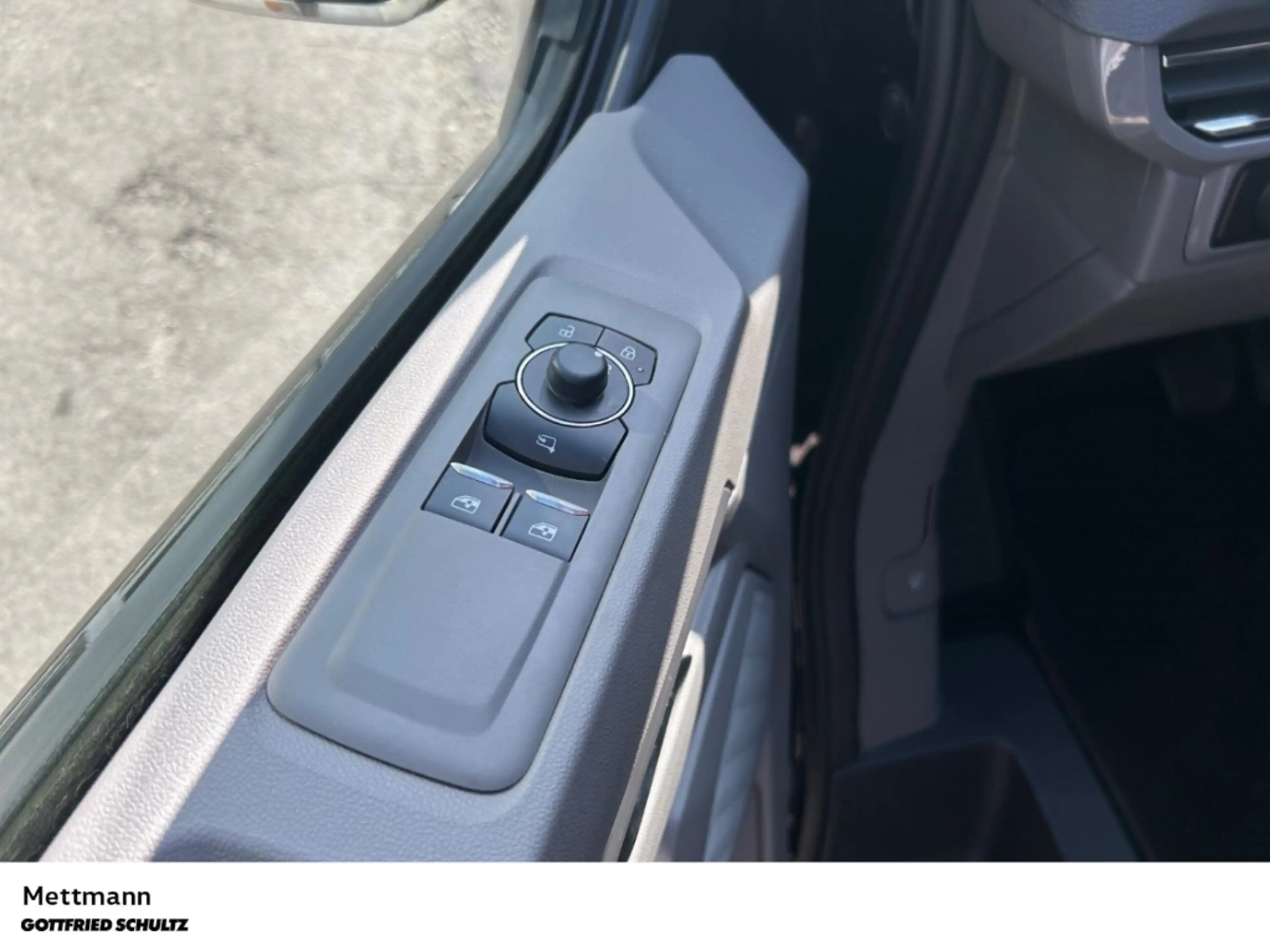 Volkswagen T7 Caravelle 2 0 TDI 8-Sitz DSG LED NAVI PANO AHK ASSP H&KHeck- — photo 10