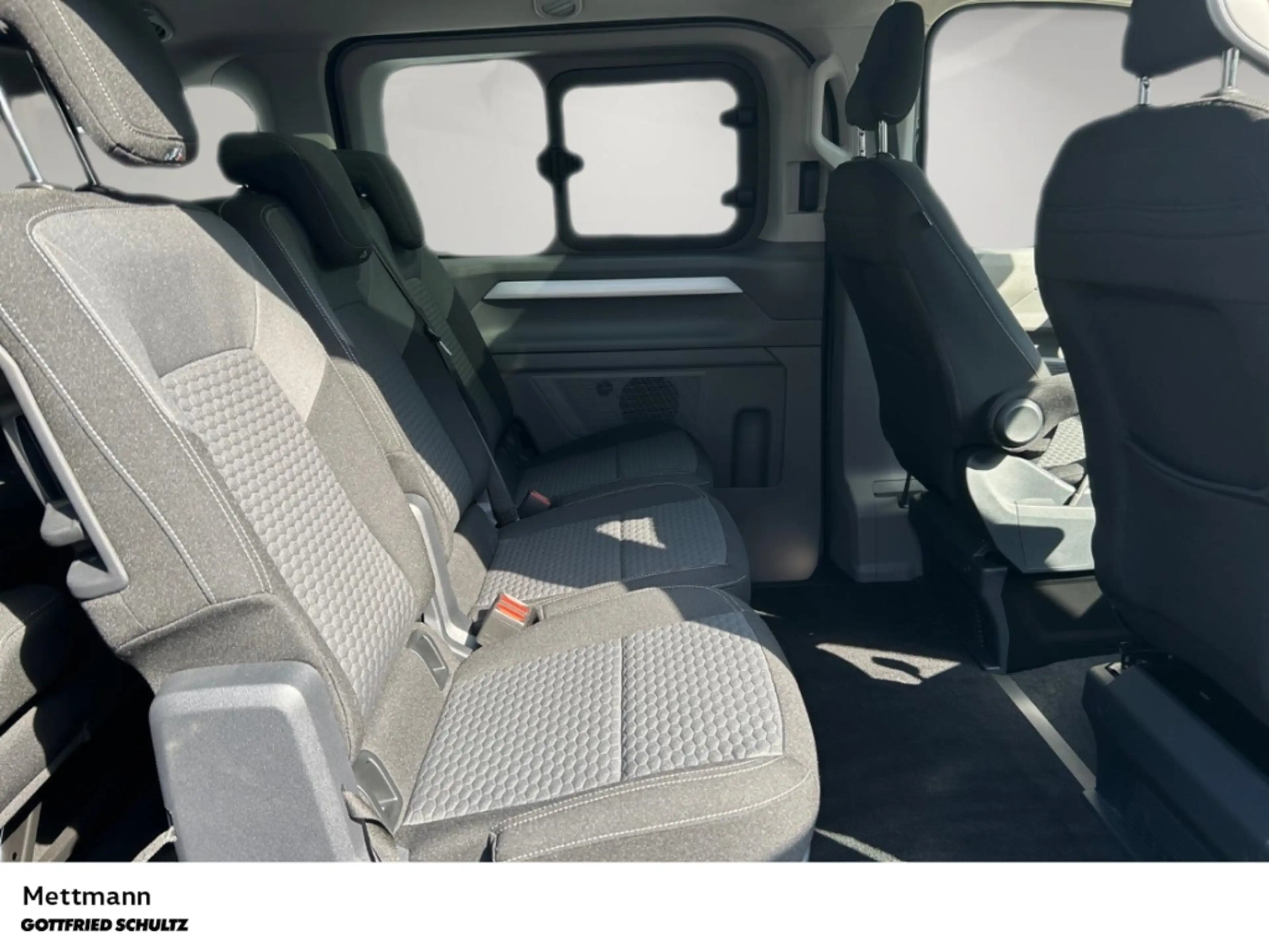 Volkswagen T7 Caravelle 2 0 TDI 8-Sitz DSG LED NAVI PANO AHK ASSP H&KHeck- — photo 7