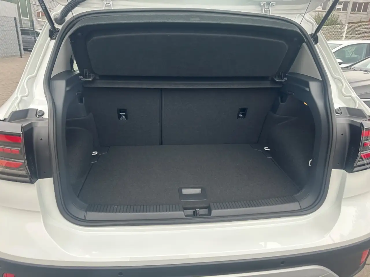 Volkswagen T-Cross 1.0 TSI Neues Modell digitales Cockpit LED ACC Na 12
