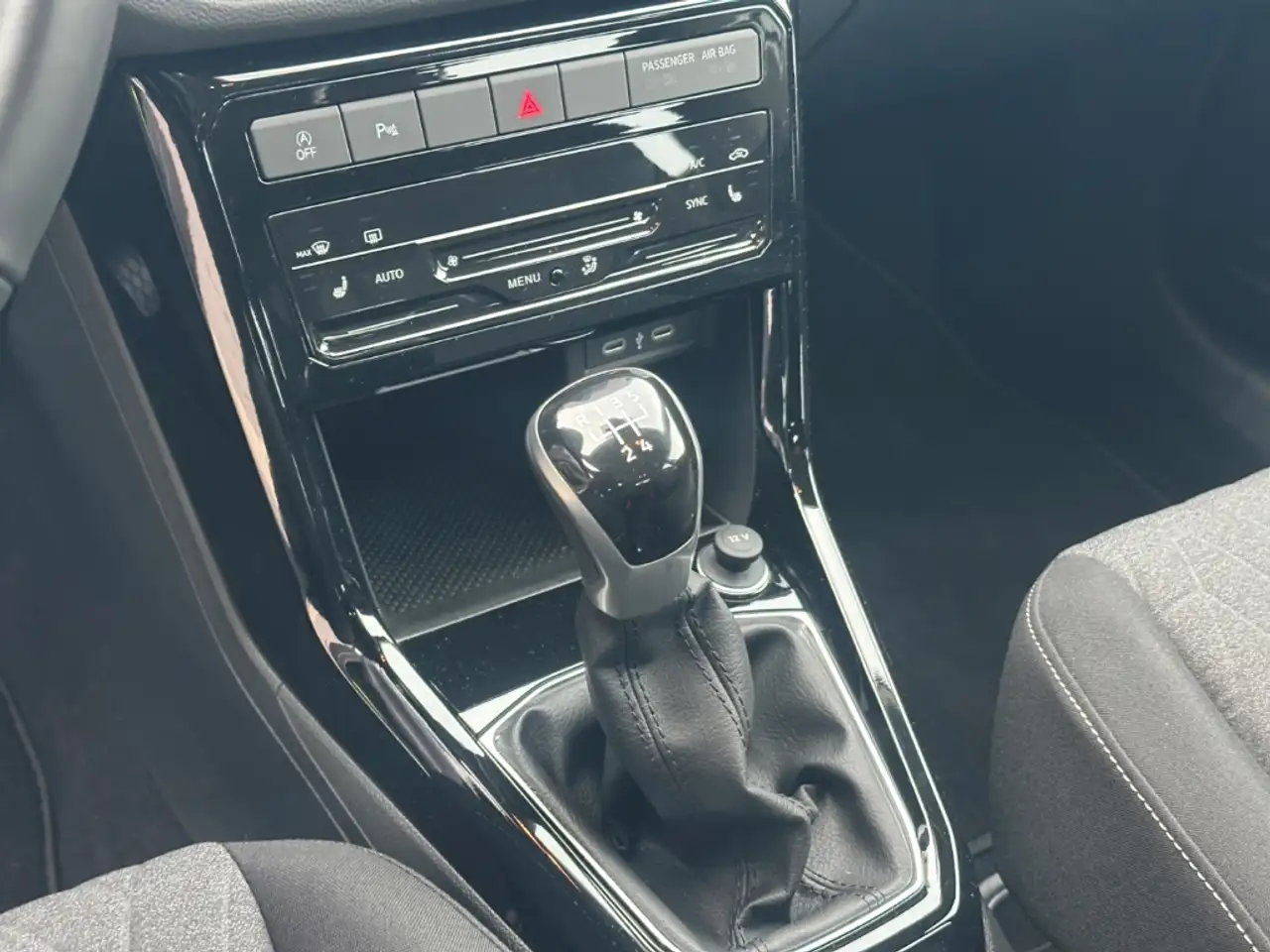 Volkswagen T-Cross 1.0 TSI Neues Modell digitales Cockpit LED ACC Na 10