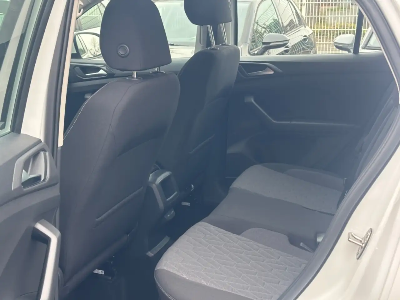 Volkswagen T-Cross 1.0 TSI Neues Modell digitales Cockpit LED ACC Na 8