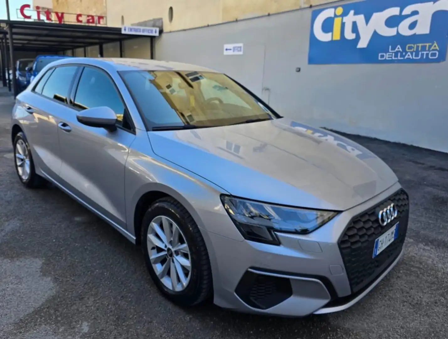 Audi A3 SPB 30 TDI S tronic (ADATTA A NEOPATENTATI) Grigio - 2