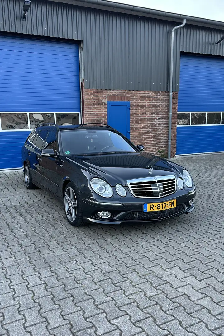 Mercedes-Benz E 320 E-320-AMG-Facelift Grey - 2