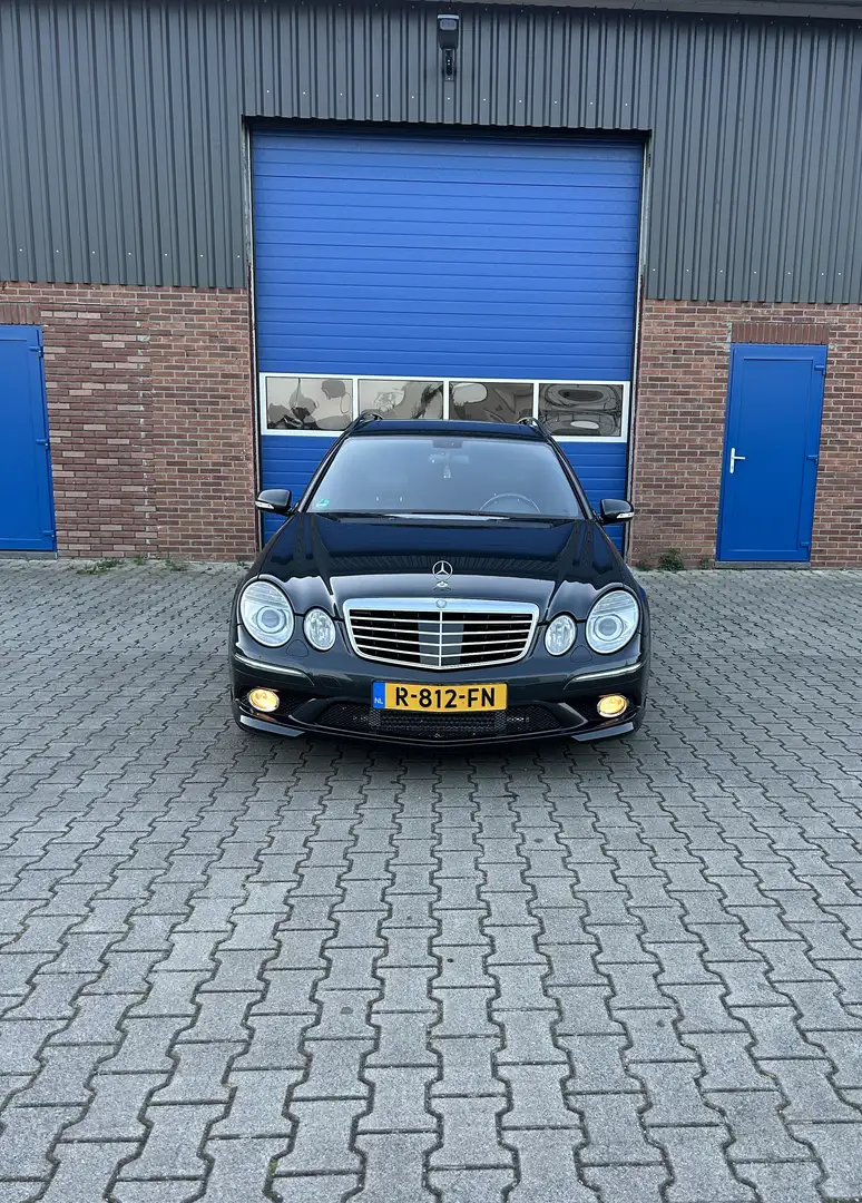 Mercedes-Benz E 320 E-320-AMG-Facelift Grey - 1