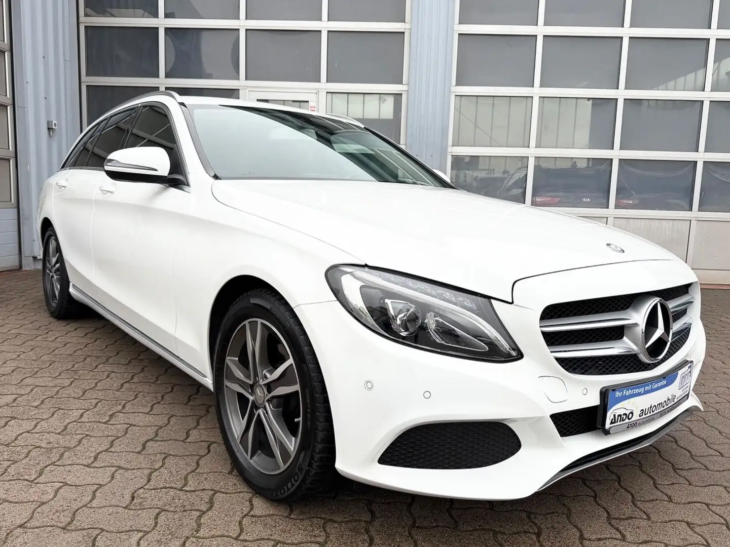 Mercedes-Benz C 180 T CGI Avantgarde Automatik/LED/Navi/AHK Weiß - 1
