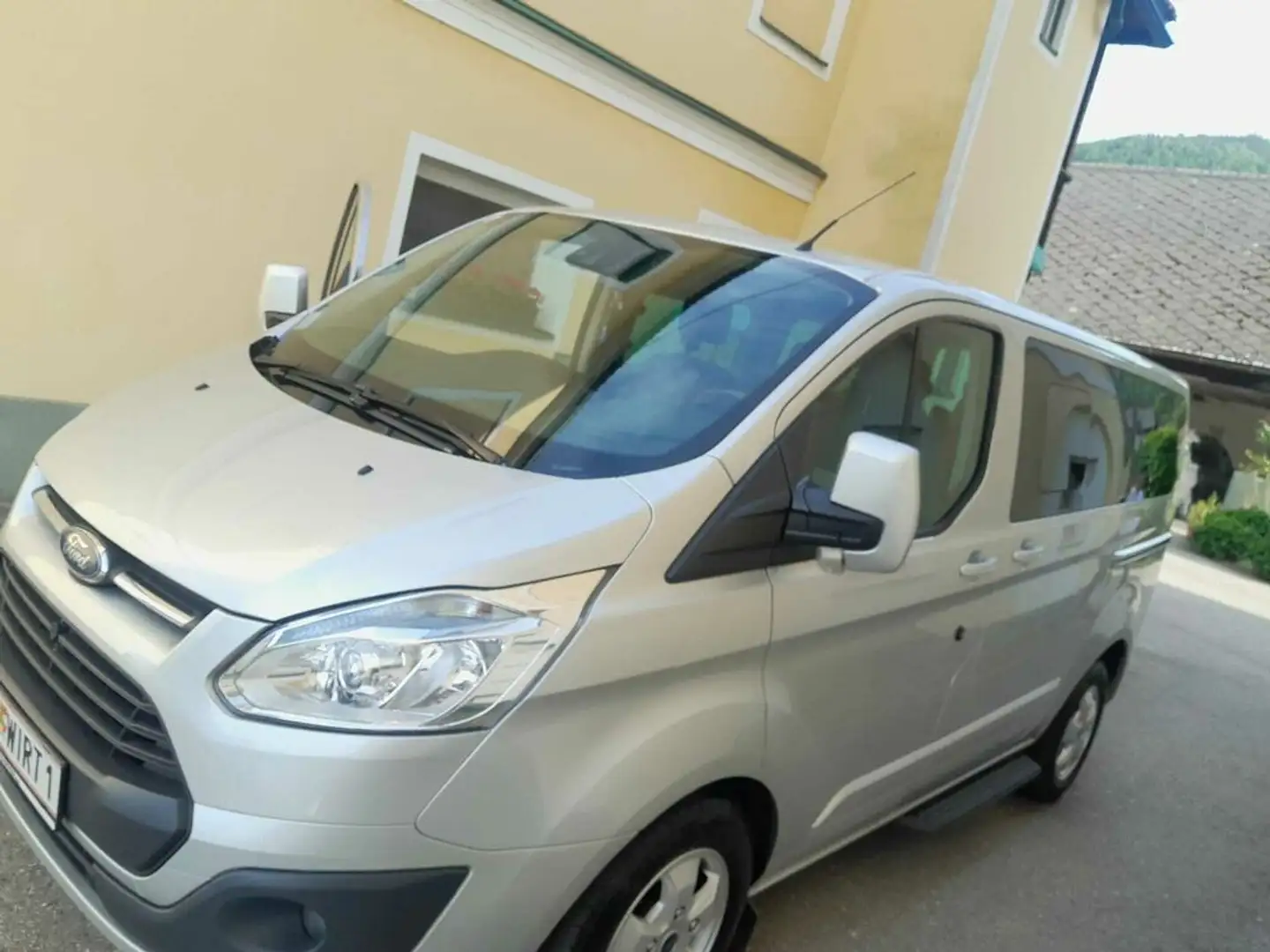 Ford Transit Custom 300 L1 Turneo Titanium Silber - 1