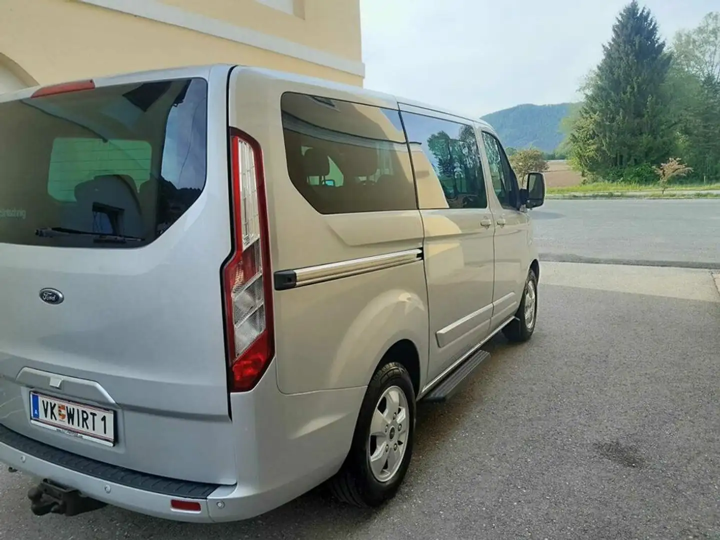 Ford Transit Custom 300 L1 Turneo Titanium Silber - 2