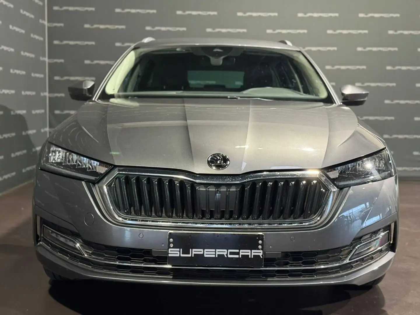 Skoda Octavia 2.0 TDI EVO SCR DSG Wagon Style Grau - 2