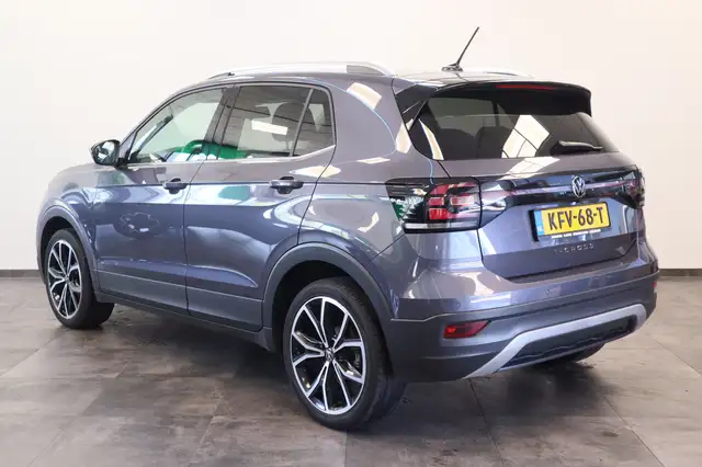 Volkswagen T-Cross view 3