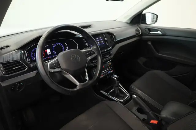 Volkswagen T-Cross view 5