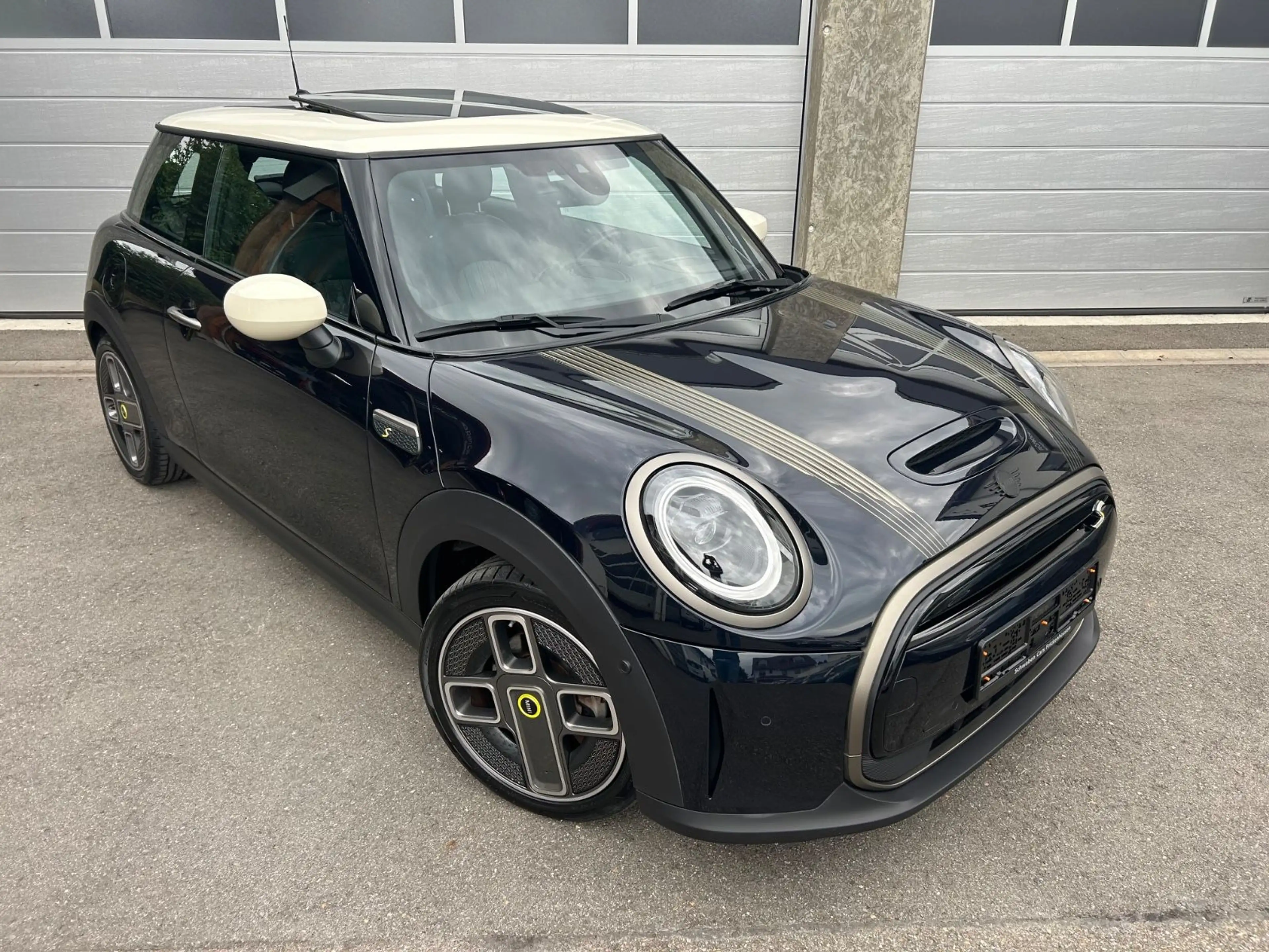 MINI Cooper SE RESOLUTE EDITION Panorama HUD H&K PDC — photo 11
