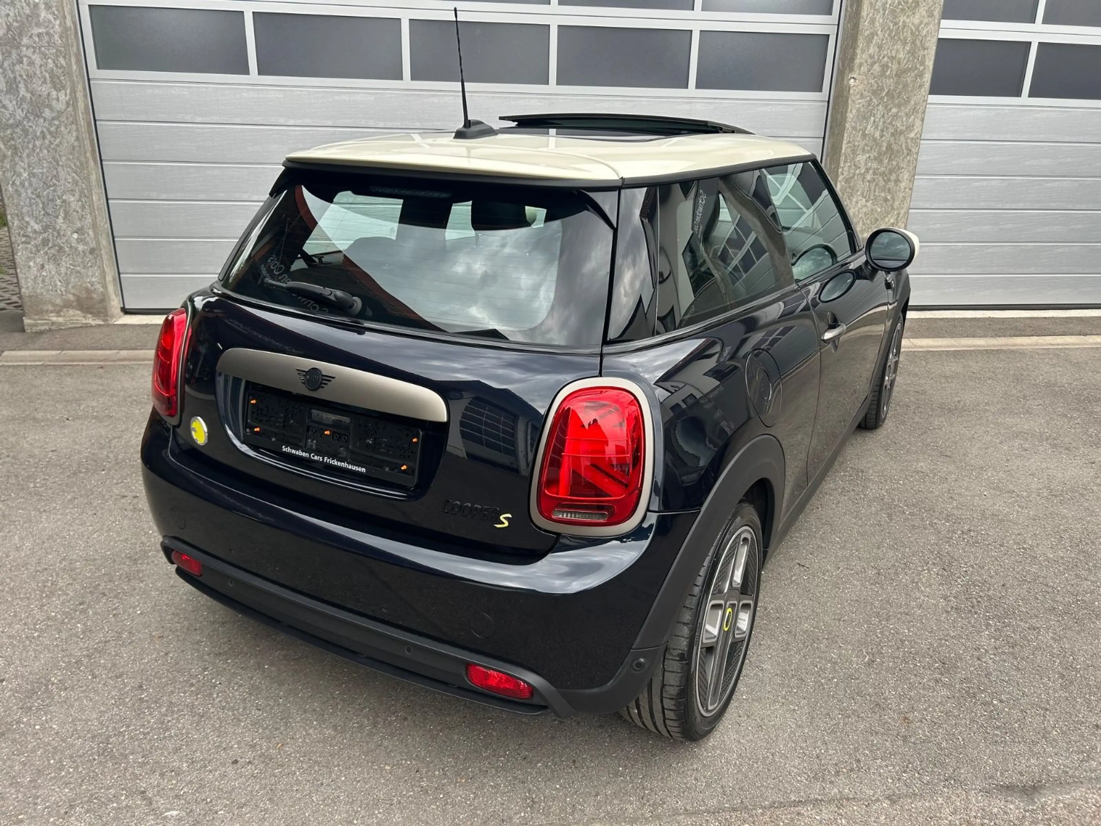 MINI Cooper SE RESOLUTE EDITION Panorama HUD H&K PDC — photo 15