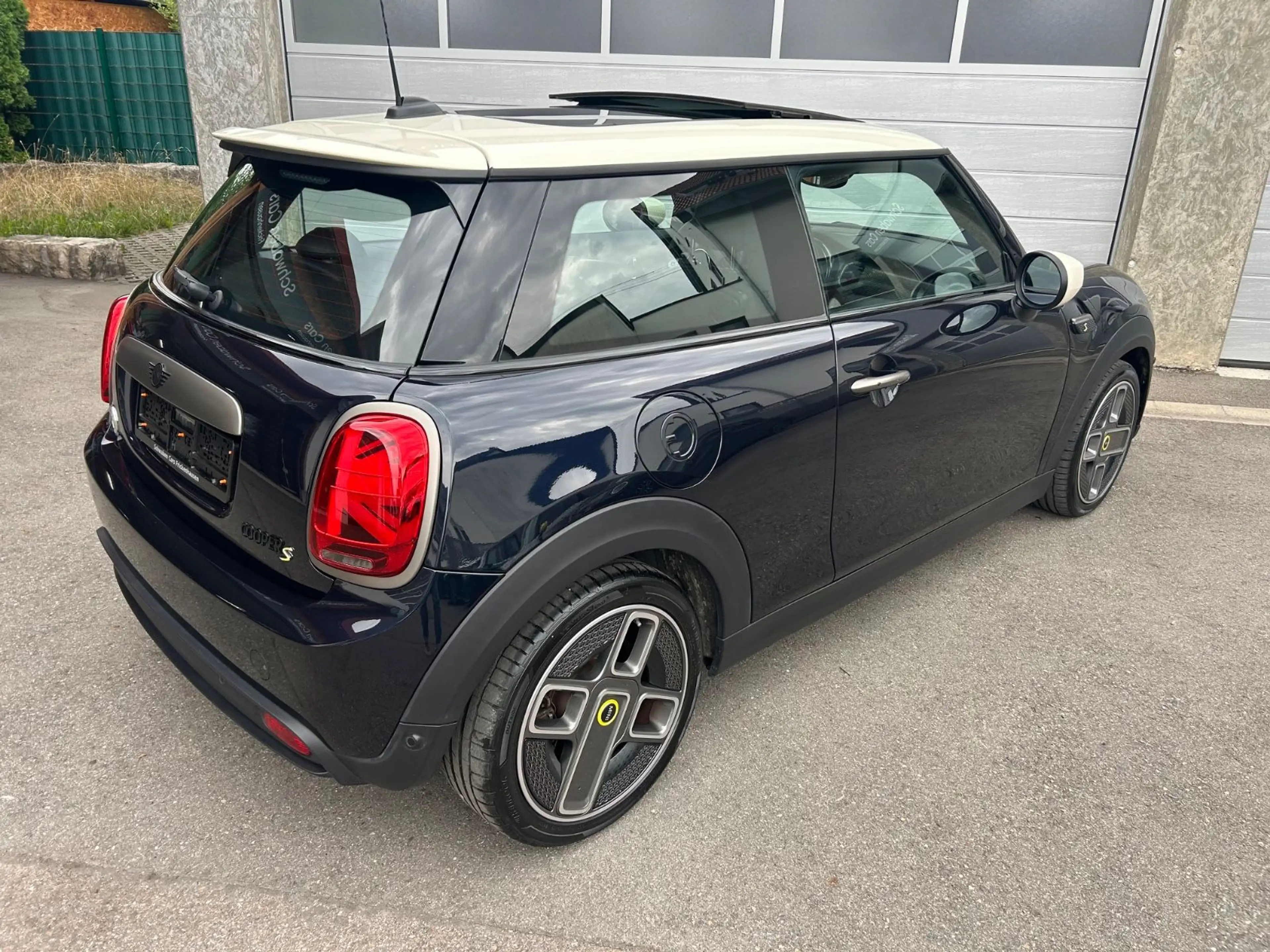 MINI Cooper SE RESOLUTE EDITION Panorama HUD H&K PDC — photo 14