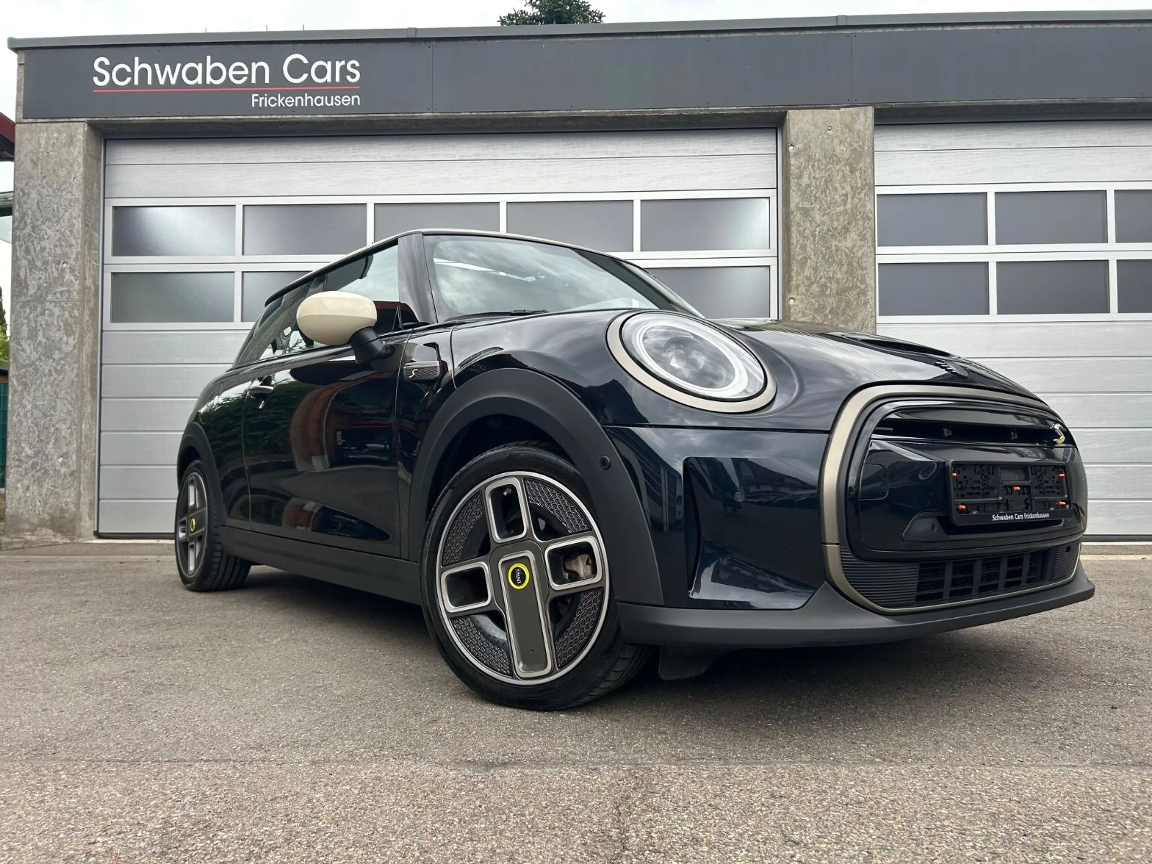 MINI Cooper SE RESOLUTE EDITION Panorama HUD H&K PDC — photo 10