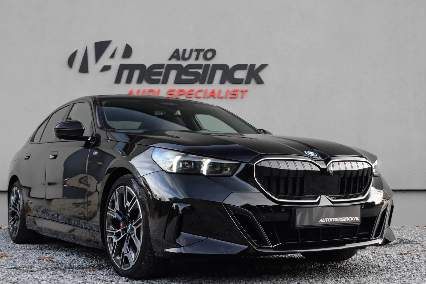BMW 550 5-serie 550e xDrive M-Sport Pro/ Panoramadak/ Bouw Zwart - 1