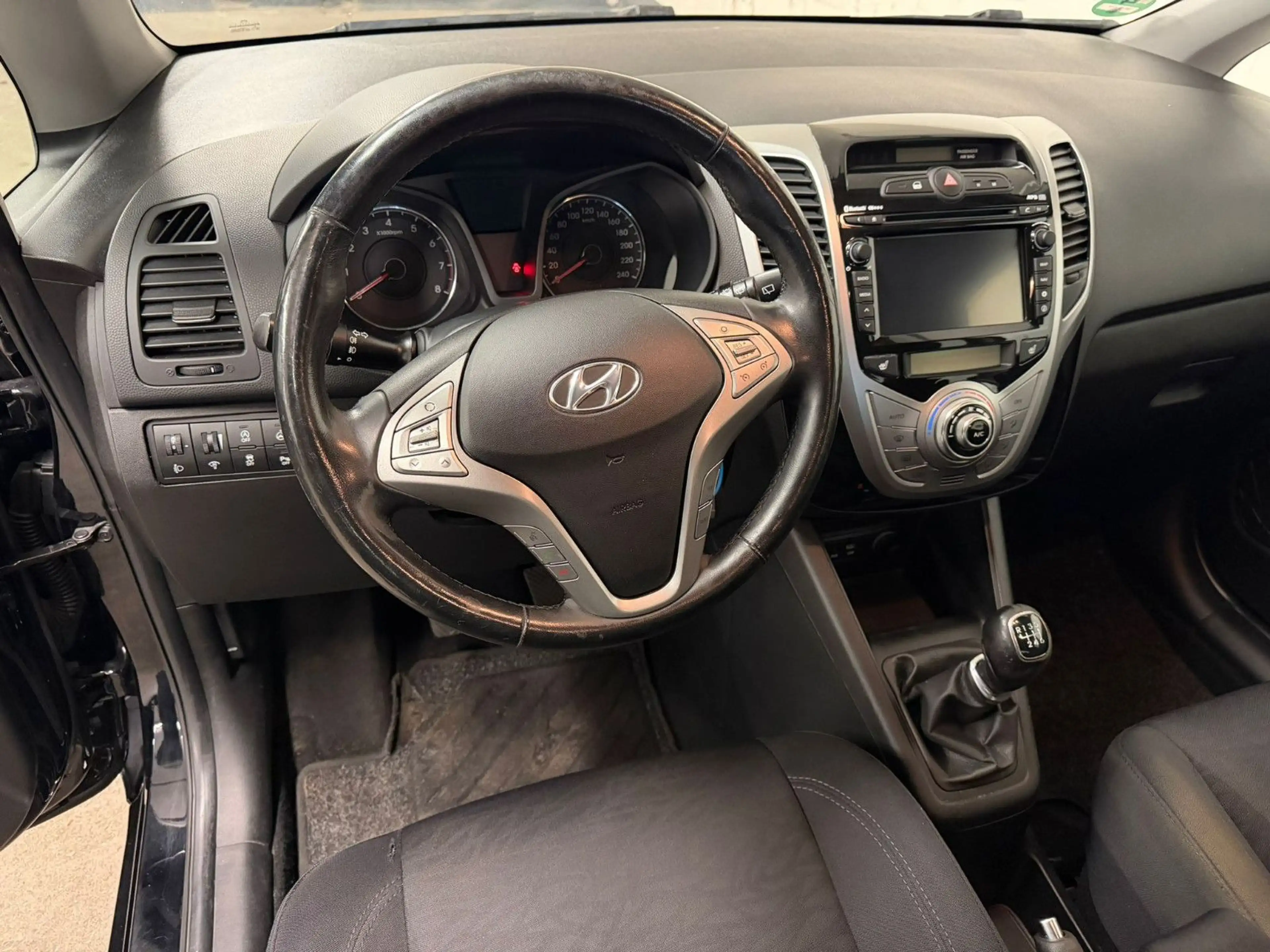 Hyundai iX20 blue Passion, 125 PS, 1 Hand — photo 8
