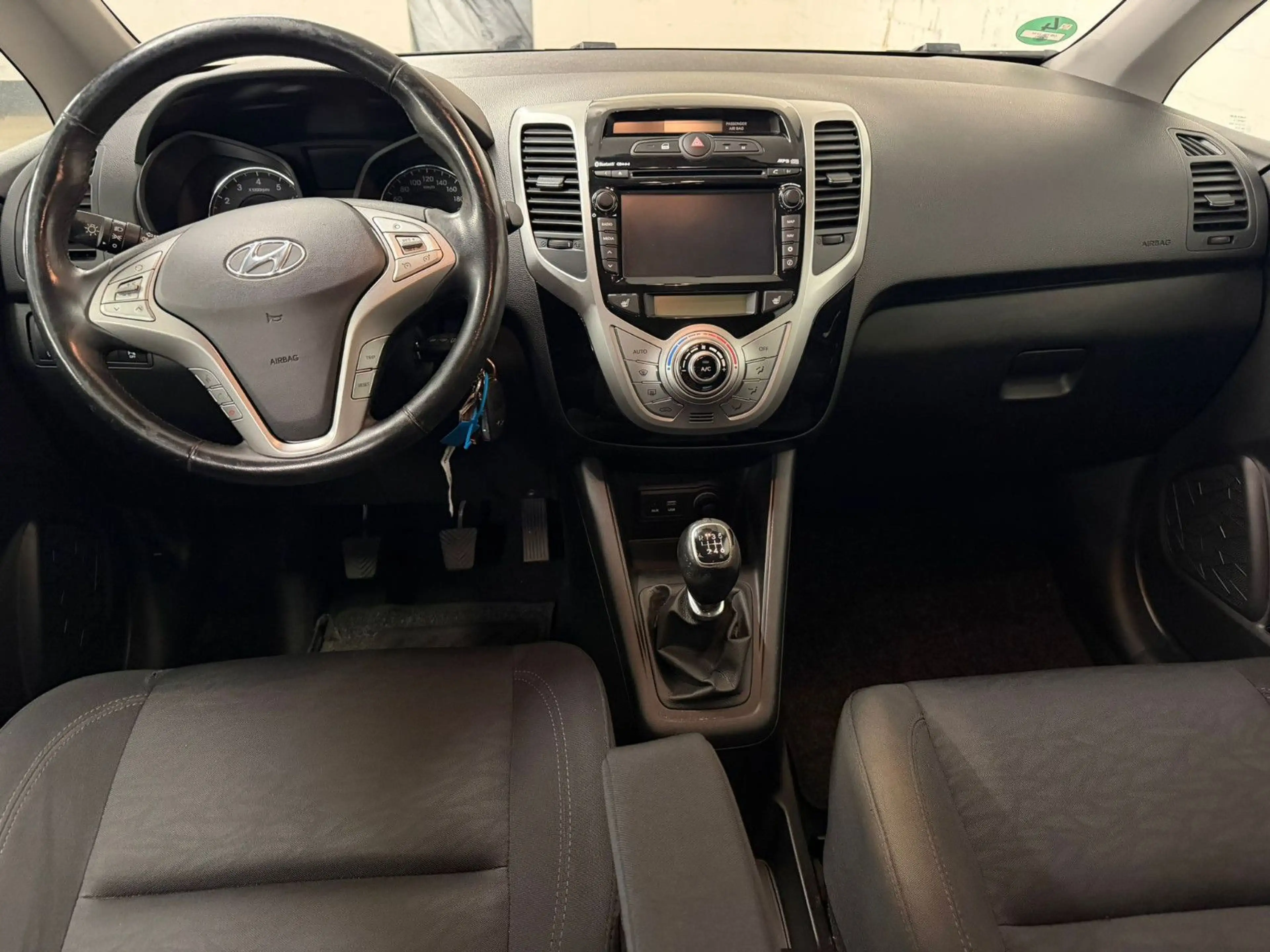 Hyundai iX20 blue Passion, 125 PS, 1 Hand — photo 12