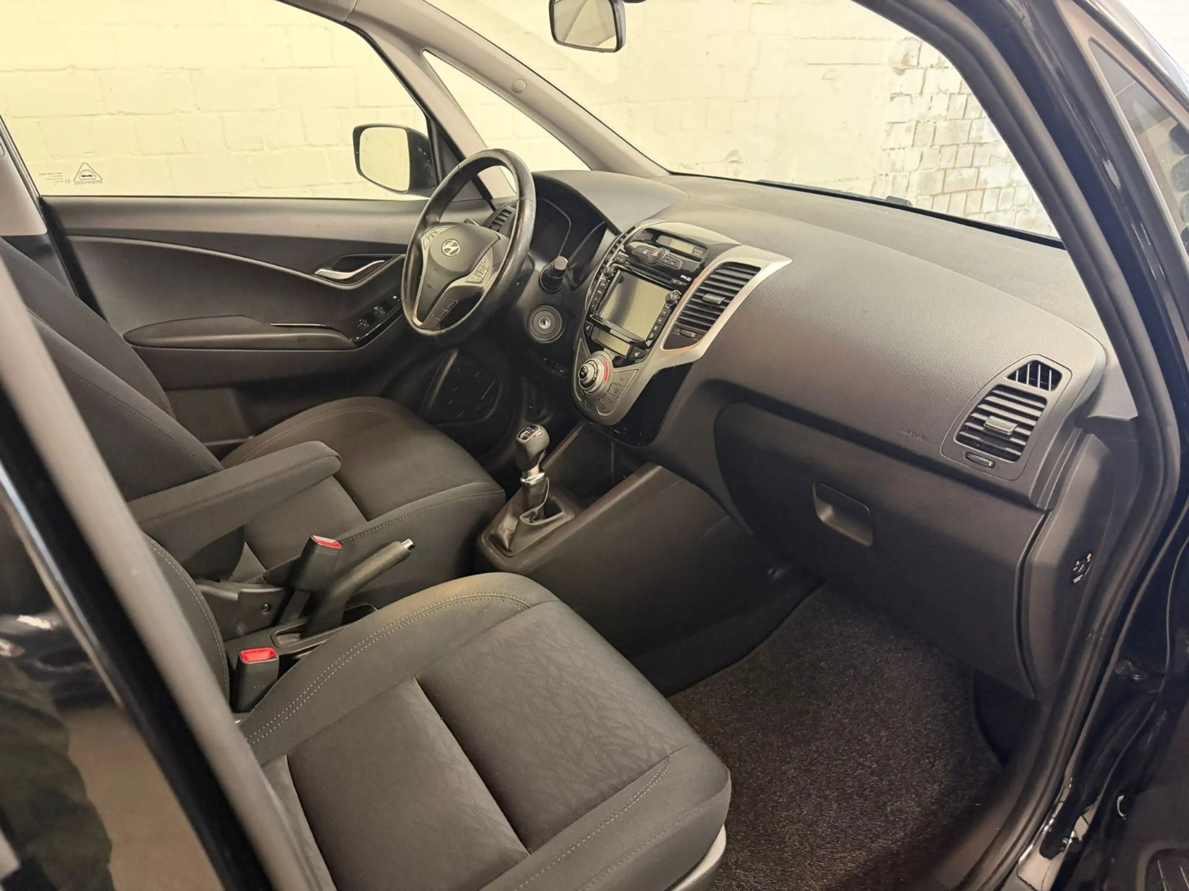 Hyundai iX20 blue Passion, 125 PS, 1 Hand — photo 10