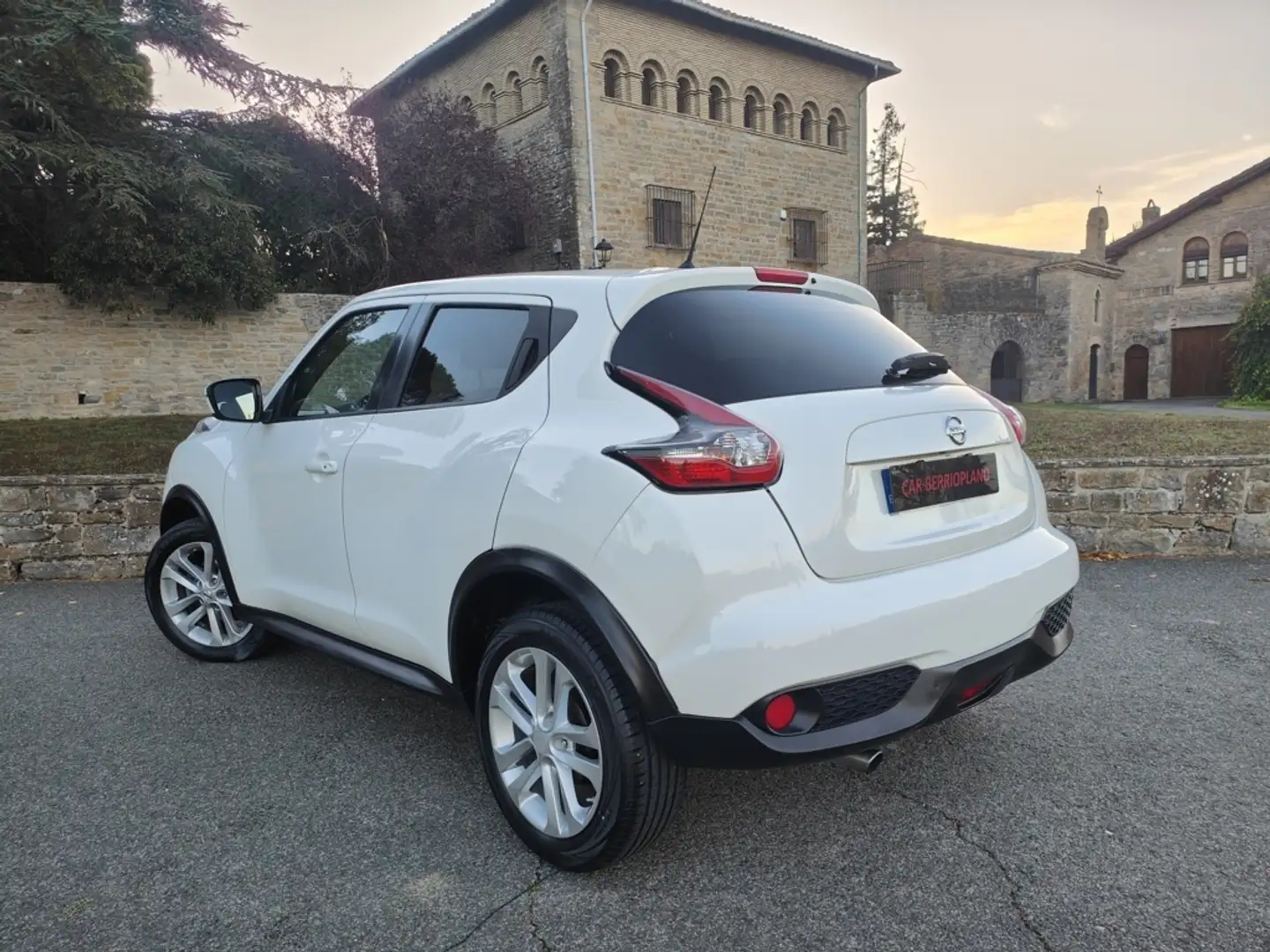 Nissan Juke 1.2 DIG-T Acenta 4x2 115 Blanc - 2