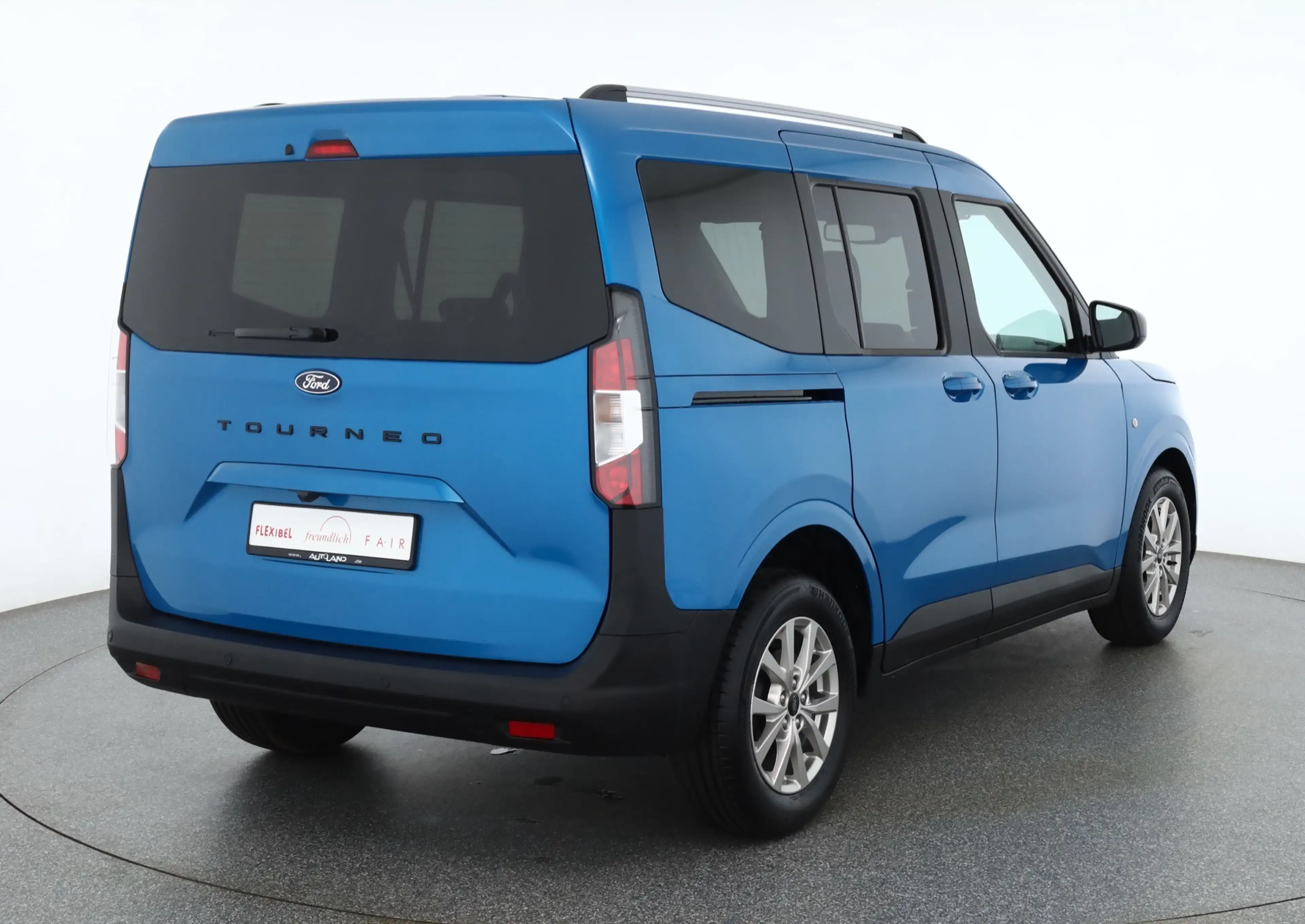 Ford Tourneo Courier Titanium 1.0 EB Aut. Kamera Tempom — photo 5