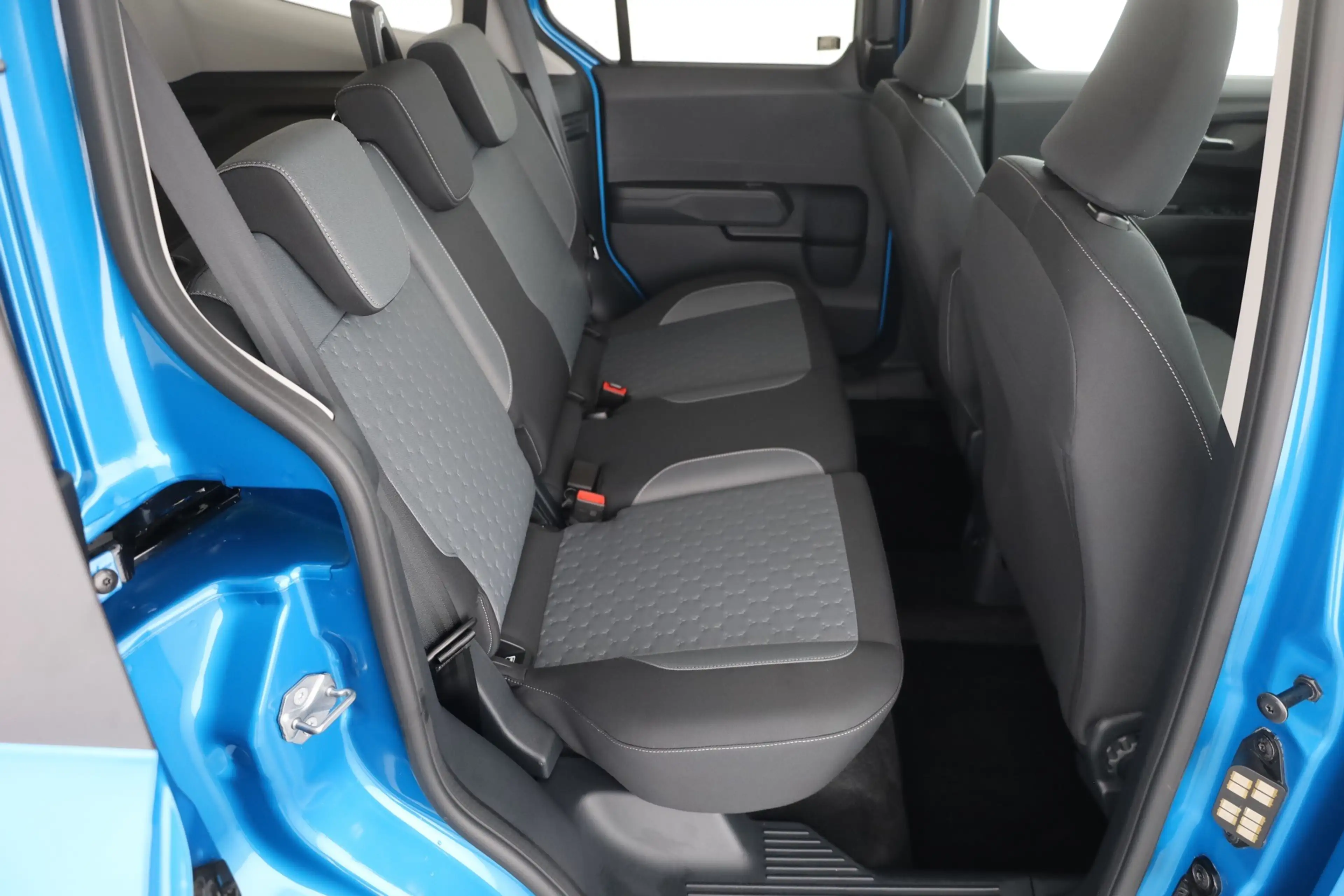 Ford Tourneo Courier Titanium 1.0 EB Aut. Kamera Tempom — photo 25