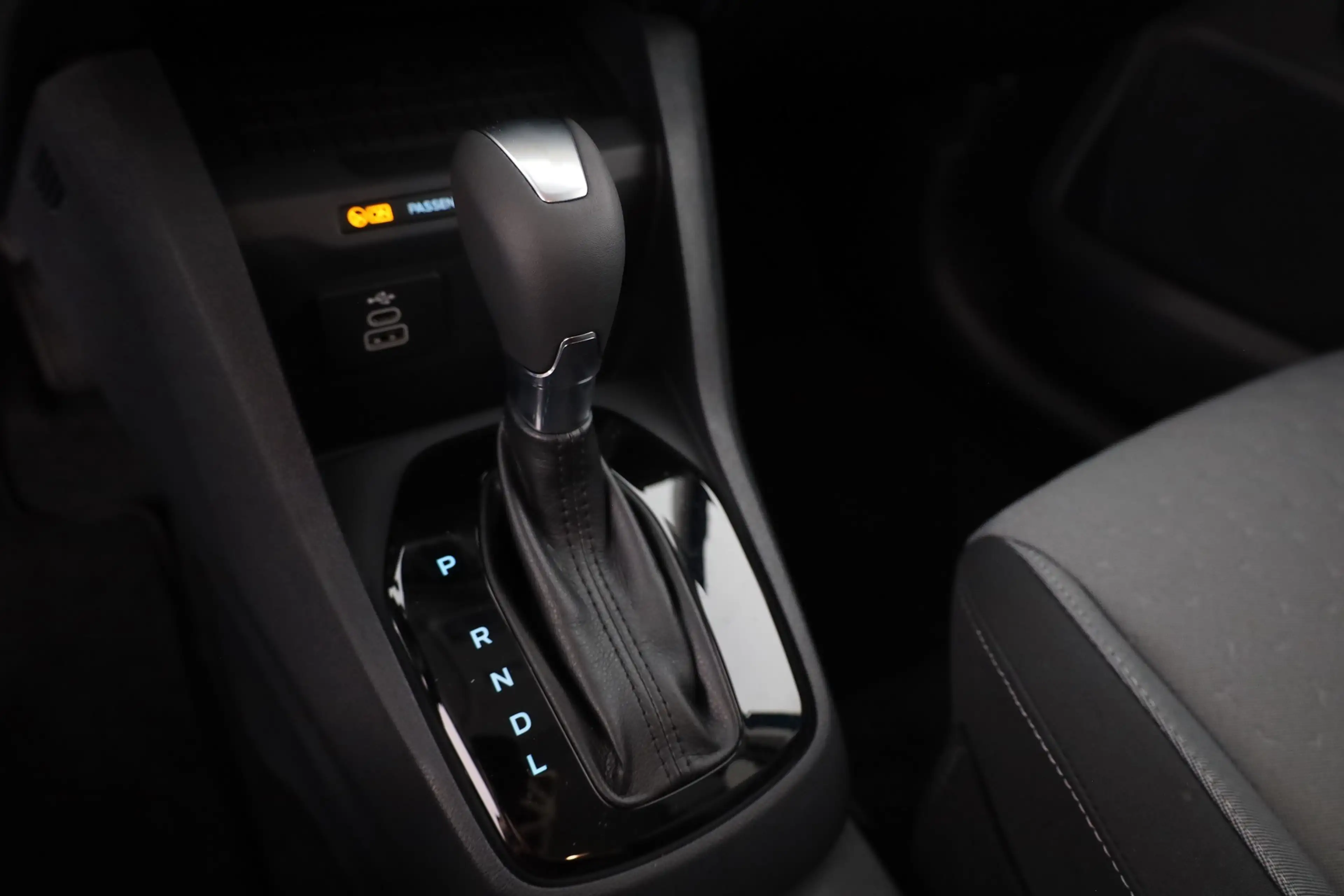 Ford Tourneo Courier Titanium 1.0 EB Aut. Kamera Tempom — photo 14
