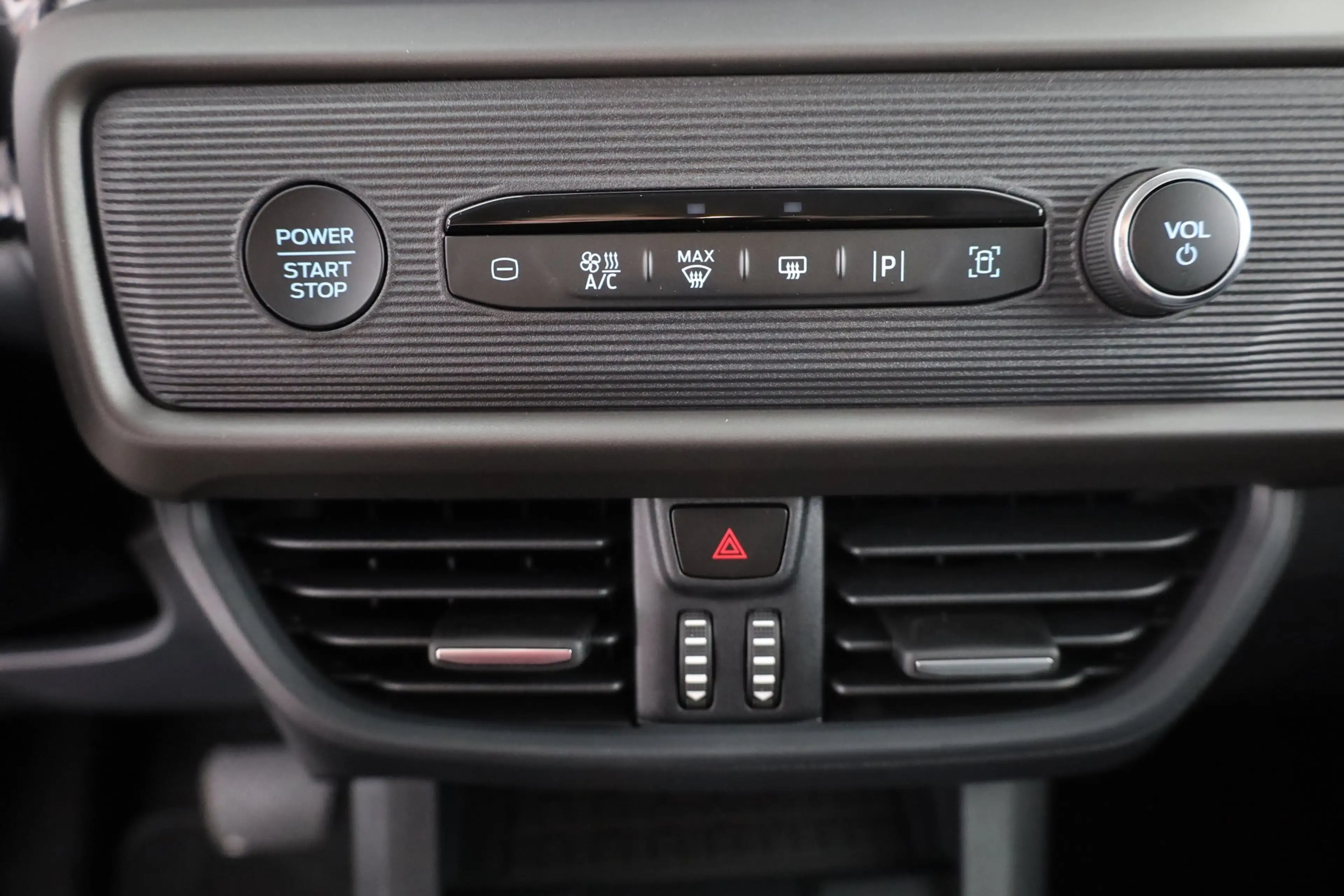 Ford Tourneo Courier Titanium 1.0 EB Aut. Kamera Tempom — photo 12