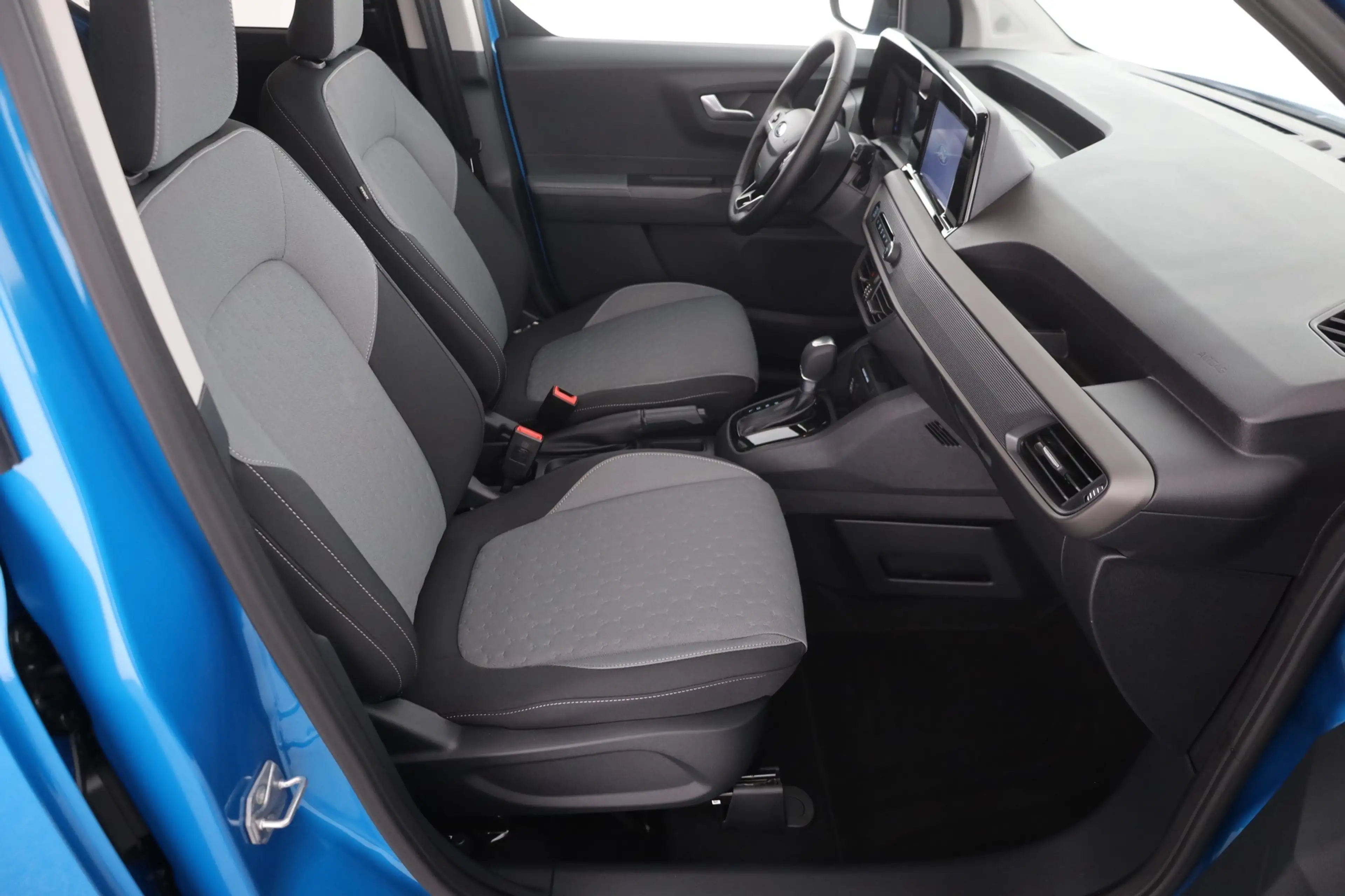 Ford Tourneo Courier Titanium 1.0 EB Aut. Kamera Tempom — photo 24
