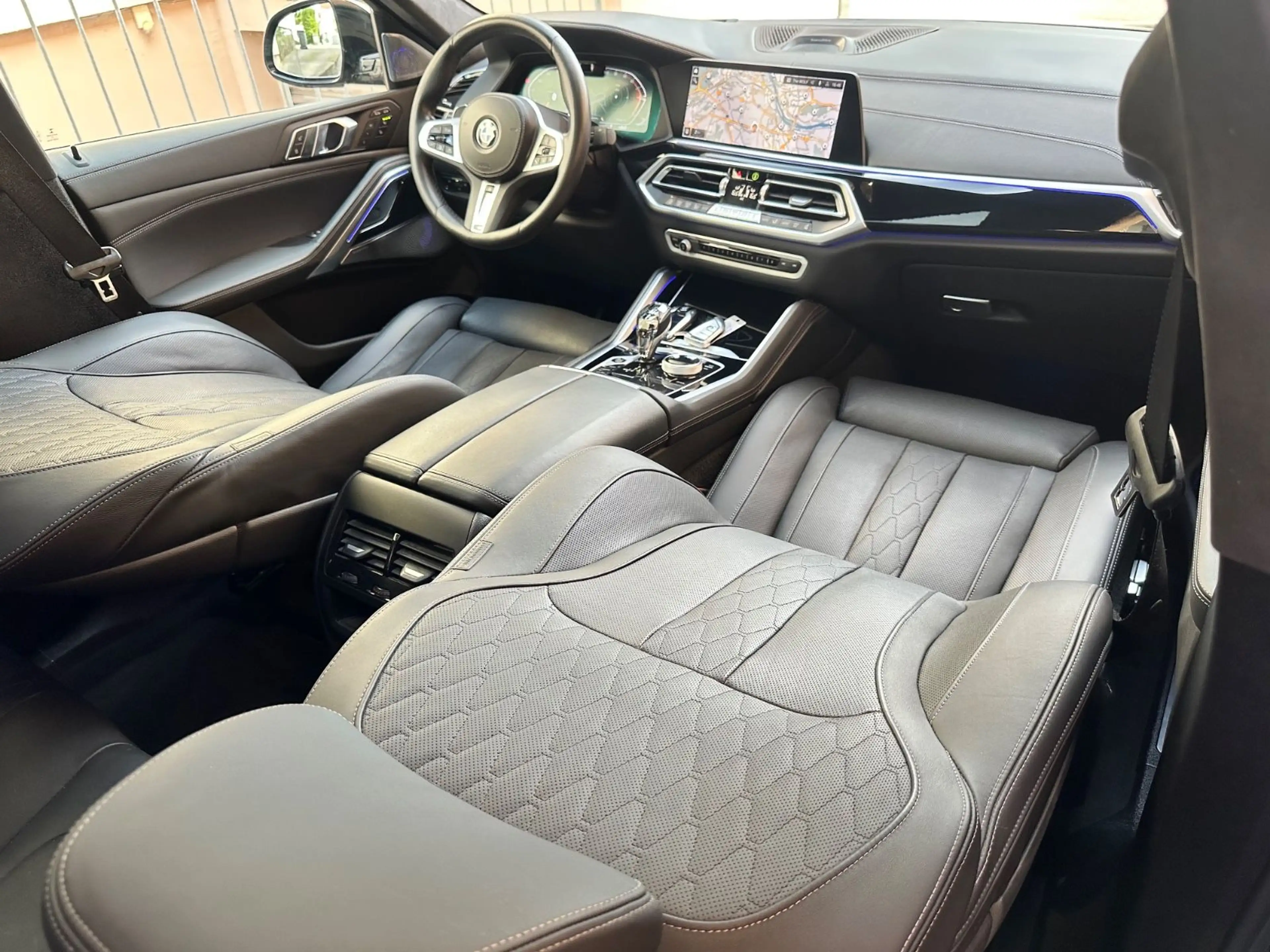 BMW X6 xDr40d M Sport PANO-SKY*B&W*Massage*Sitzklima — photo 15