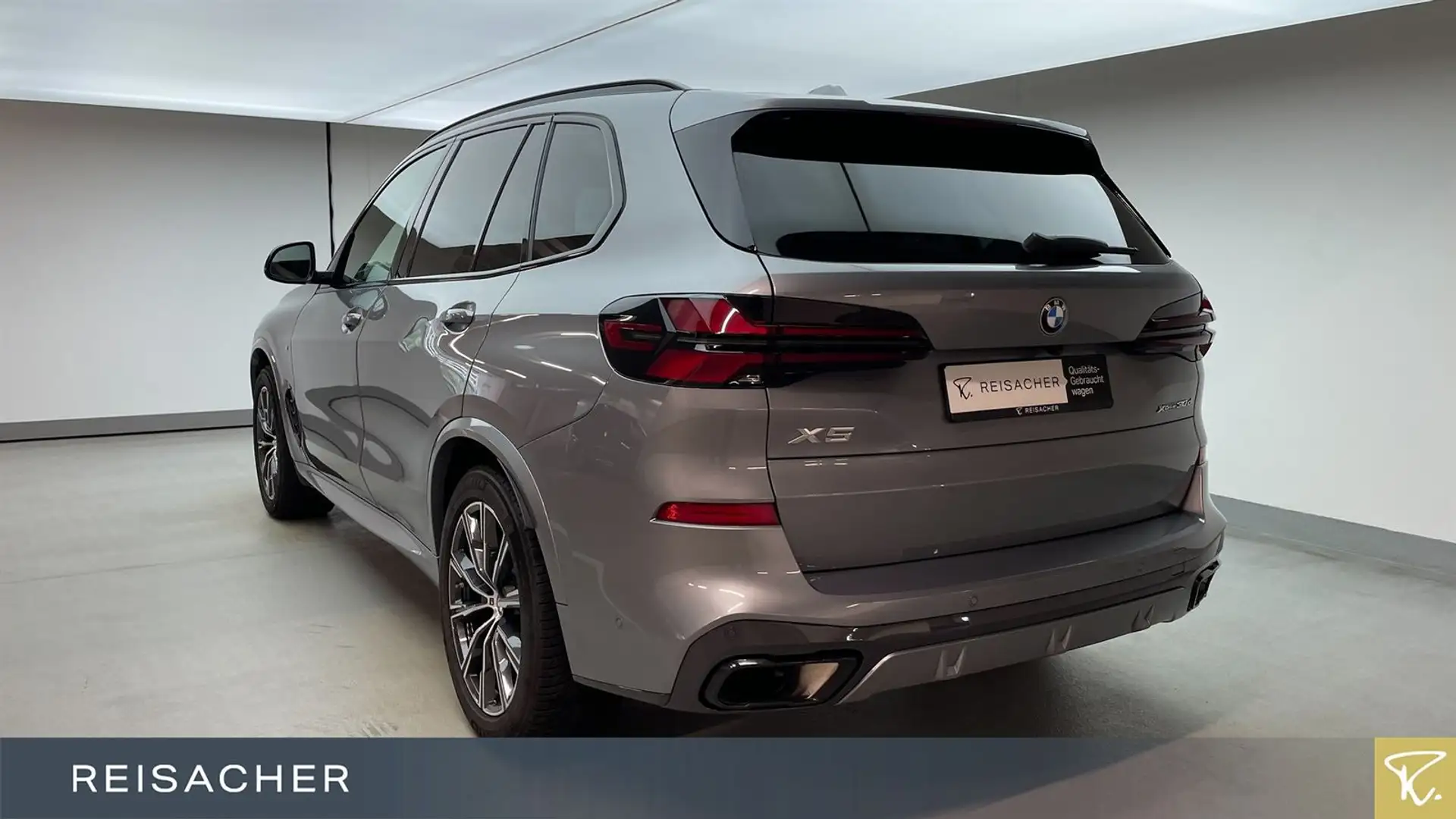 BMW X5 xDrive30d A M-Sport,M-Sport PRO,SkyLou,AHK,DA Grau - 2
