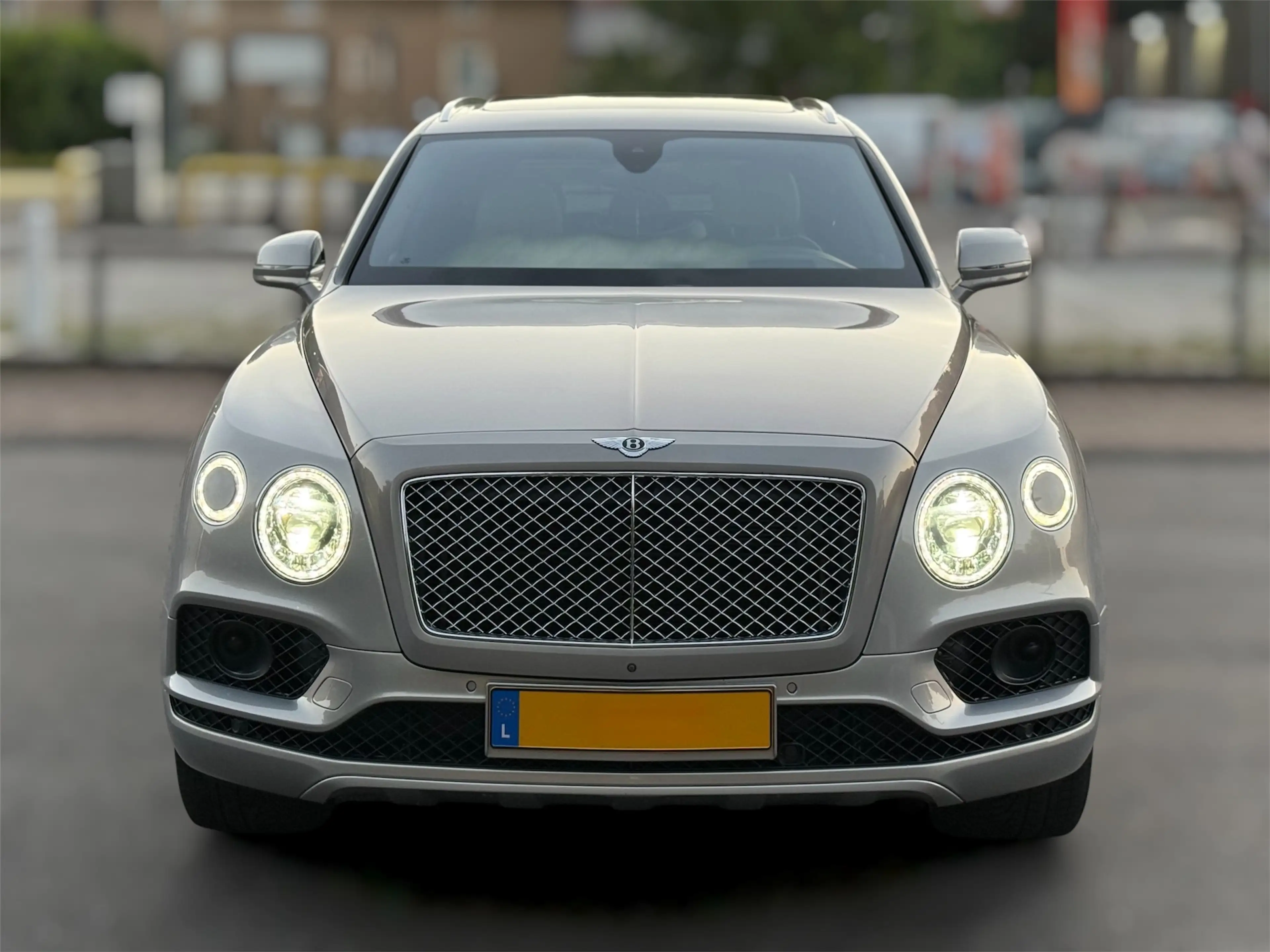 Bentley Bentayga 6.0 W12 608CH / Massage / Night Vision / Acc /Full — photo 3