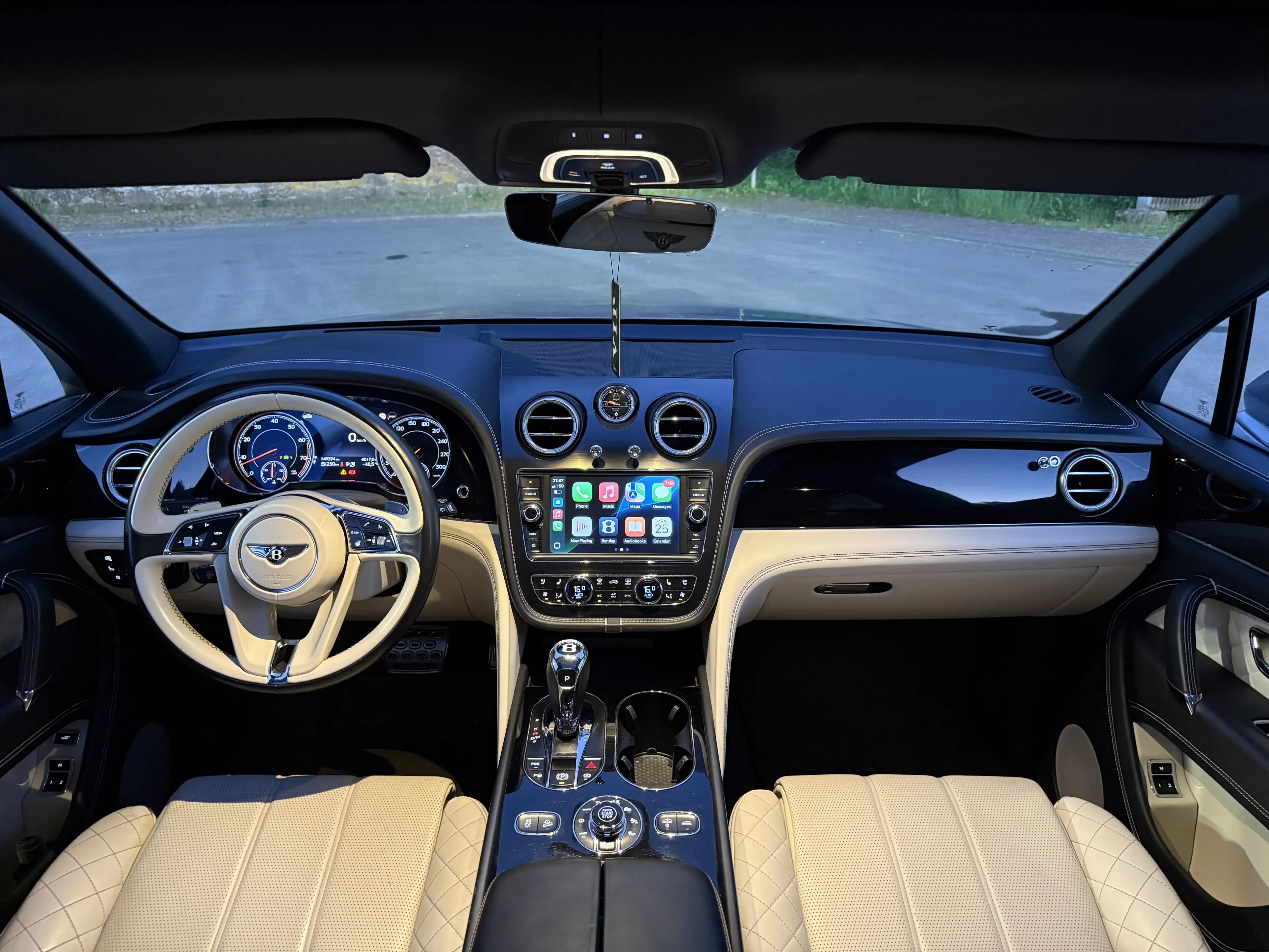 Bentley Bentayga 6.0 W12 608CH / Massage / Night Vision / Acc /Full — photo 9