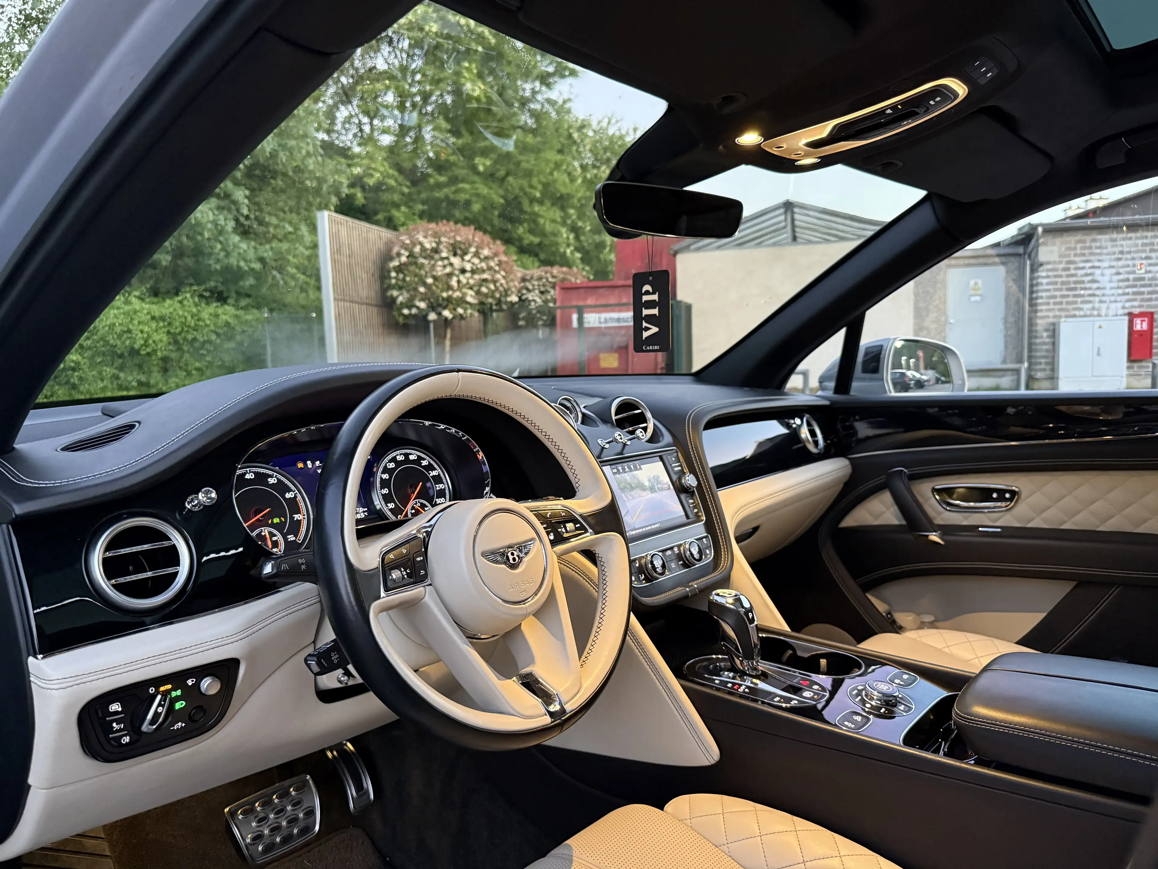 Bentley Bentayga 6.0 W12 608CH / Massage / Night Vision / Acc /Full — photo 8