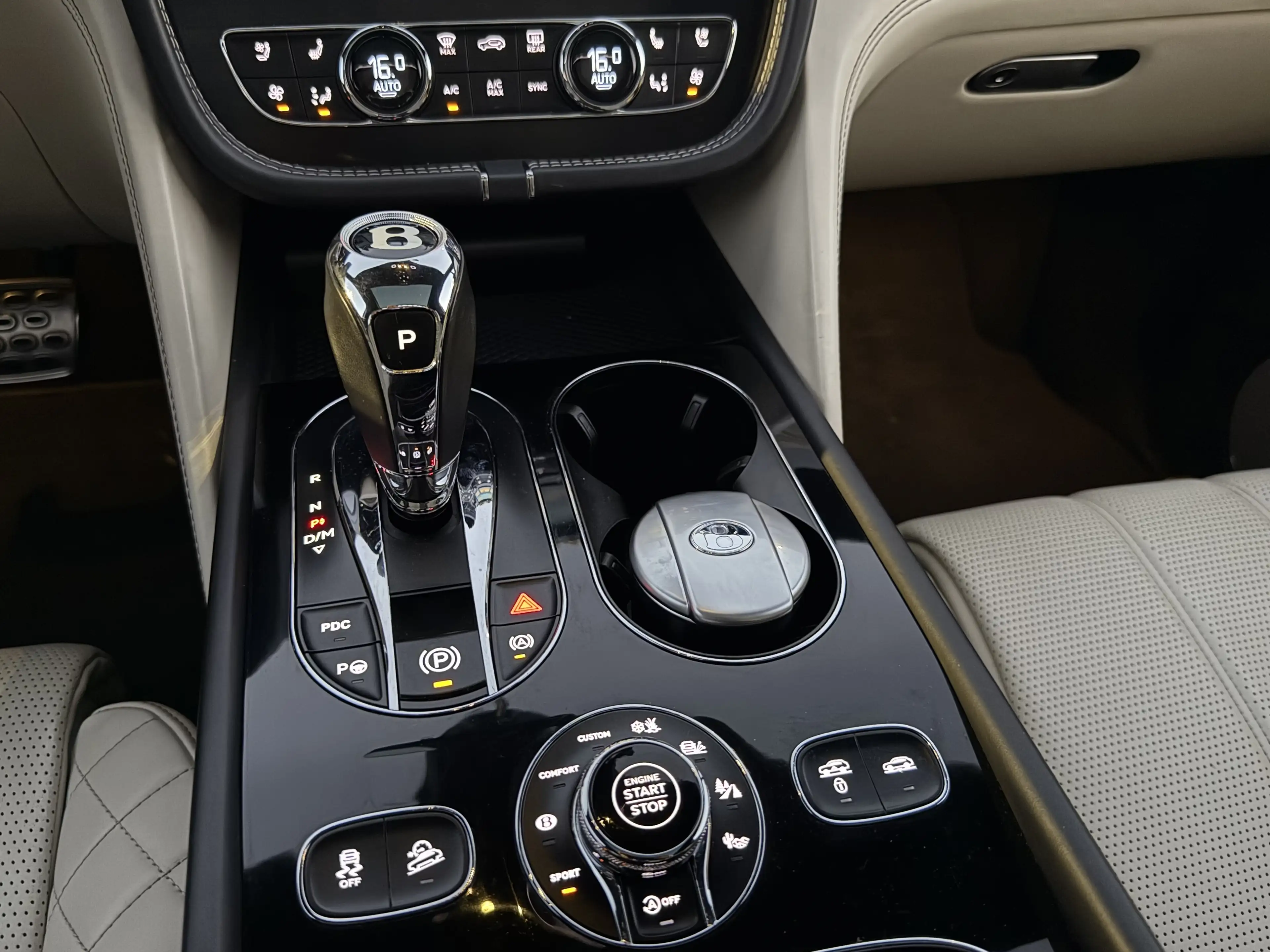 Bentley Bentayga 6.0 W12 608CH / Massage / Night Vision / Acc /Full — photo 12