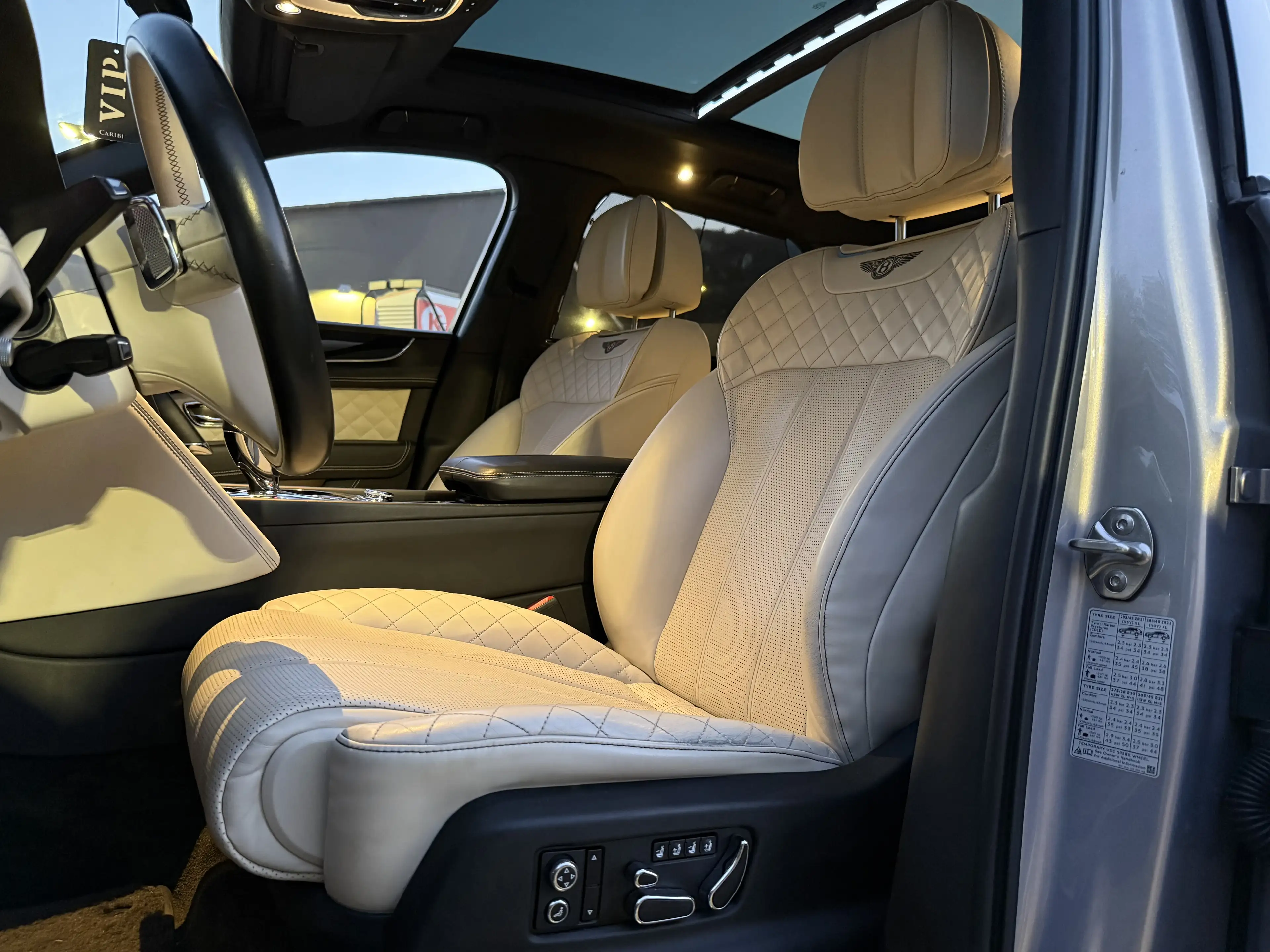 Bentley Bentayga 6.0 W12 608CH / Massage / Night Vision / Acc /Full — photo 15