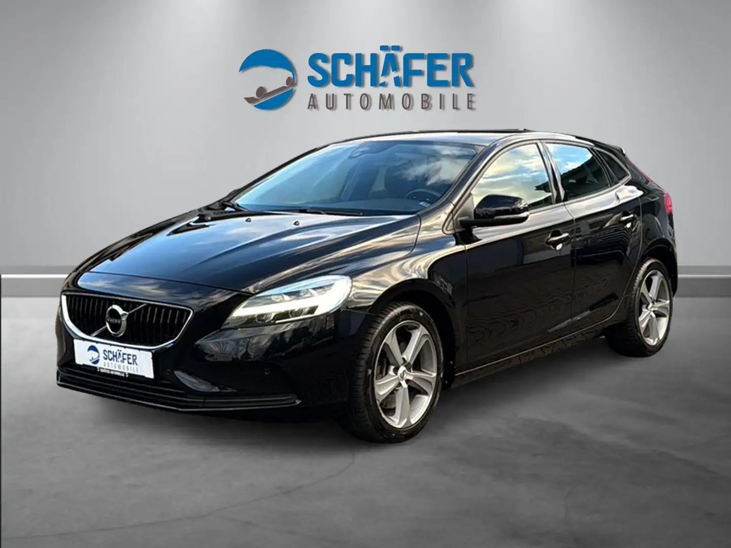 Volvo V40 D3 2.0 Momentum #LED #NAV #KAM #SHZ #AHK Noir - 1