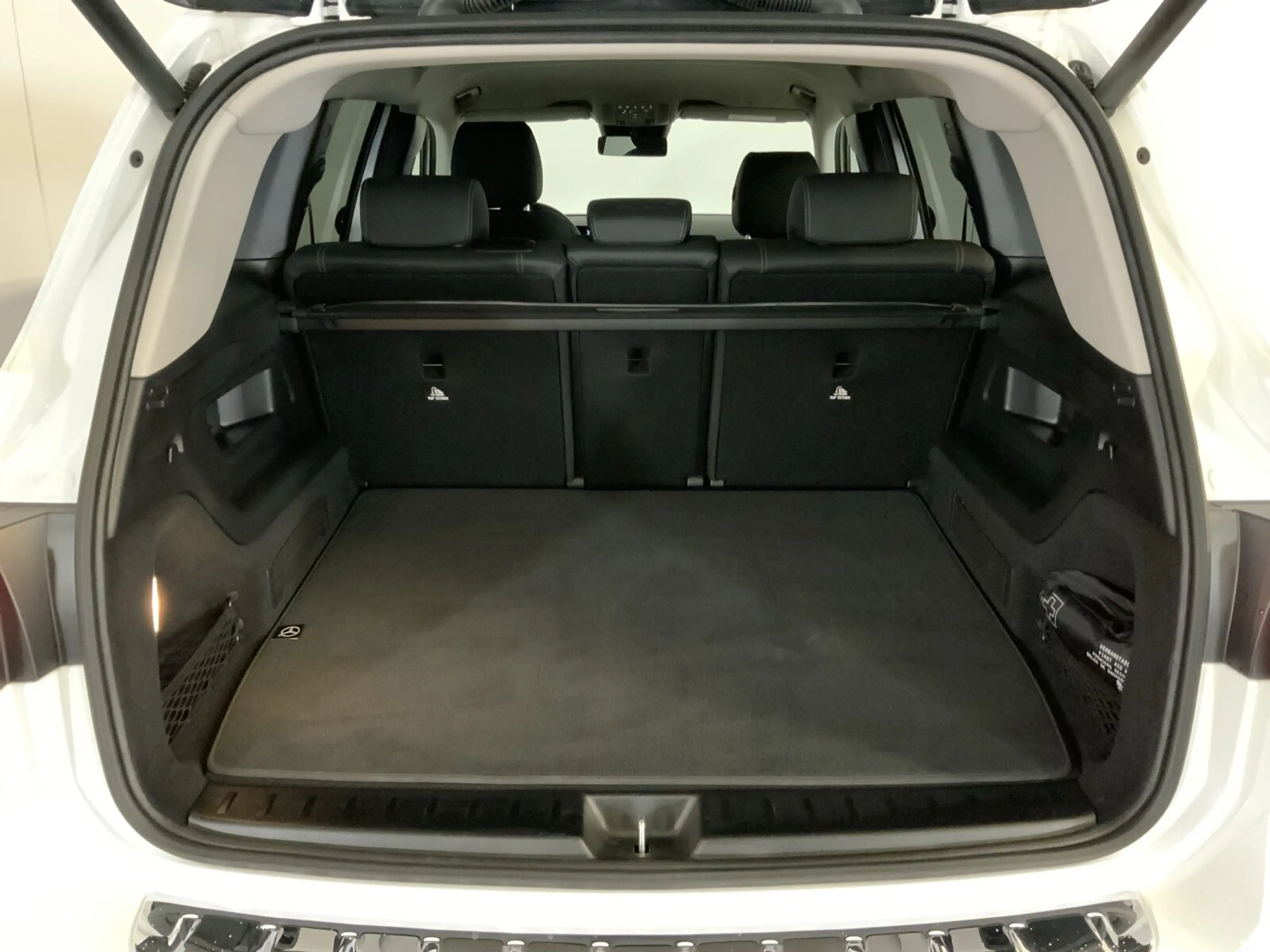 Mercedes-Benz EQB 300 EQB 300 4M Progr. Distro LED RüCam AHK Ambiente — photo 7