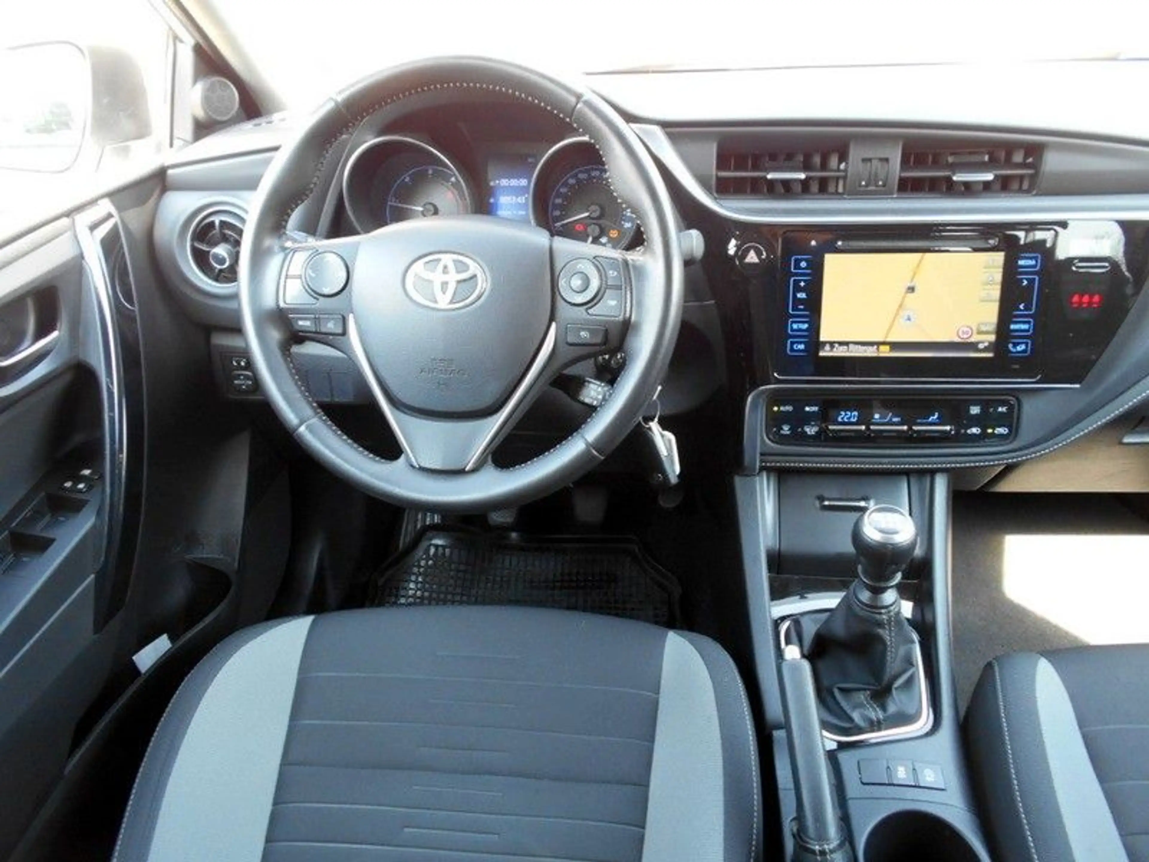 Toyota Auris Touring Sports Life+ KLIMA/KAMERA/PDC — photo 2