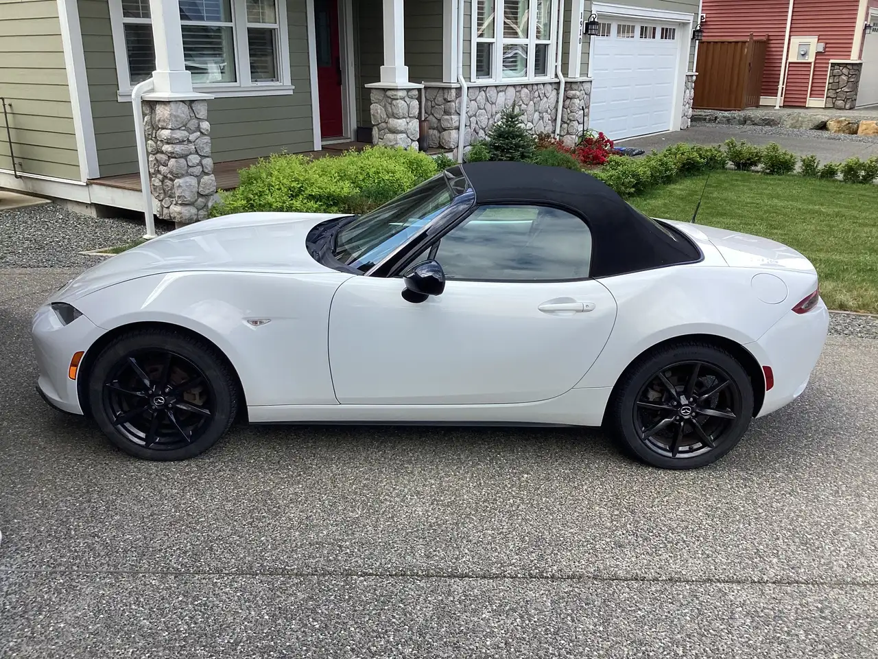 Mazda MX-5 Miata снимка Mazda MX-5 Miata