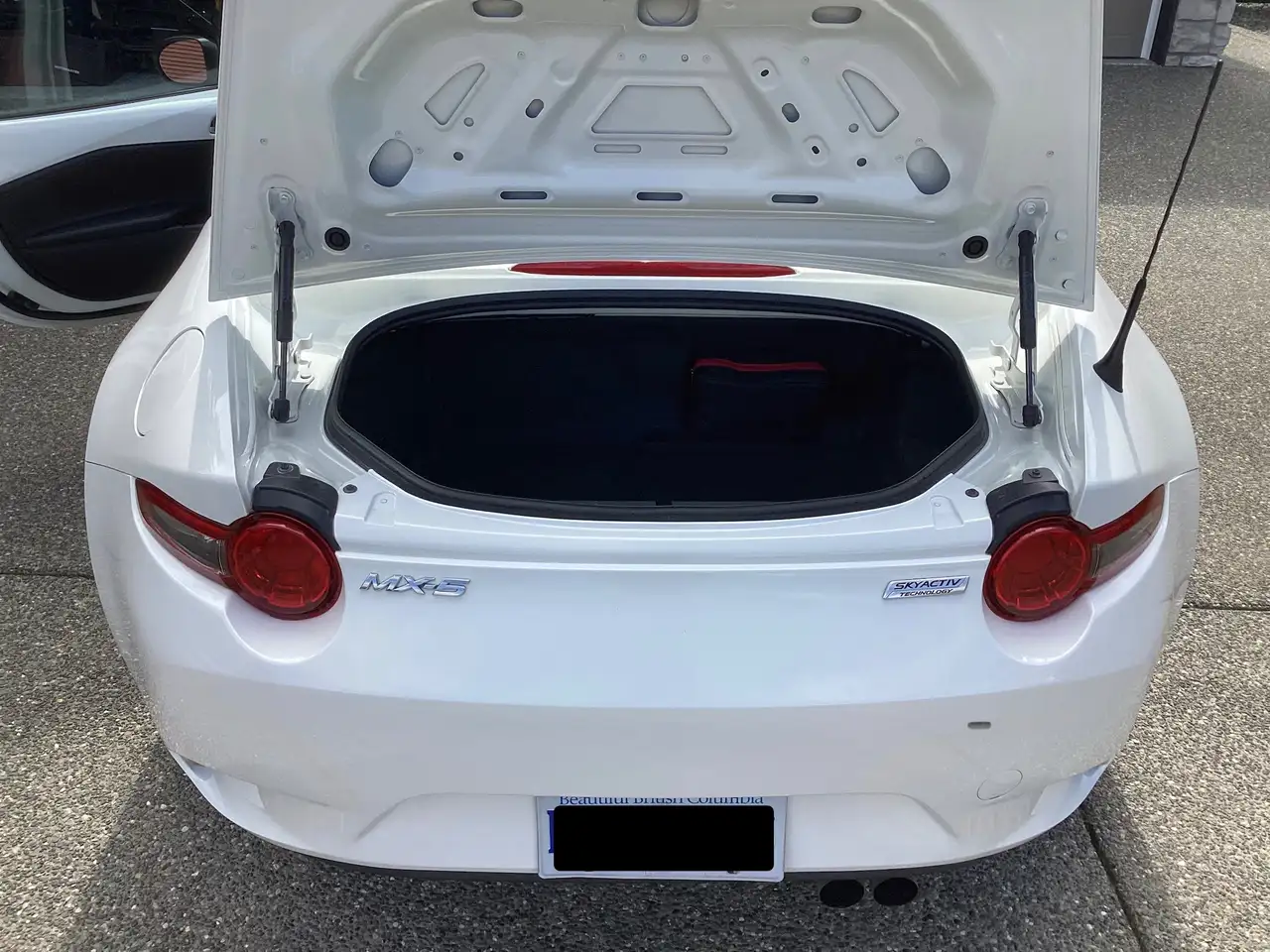 Mazda MX-5 Miata снимка Mazda MX-5 Miata